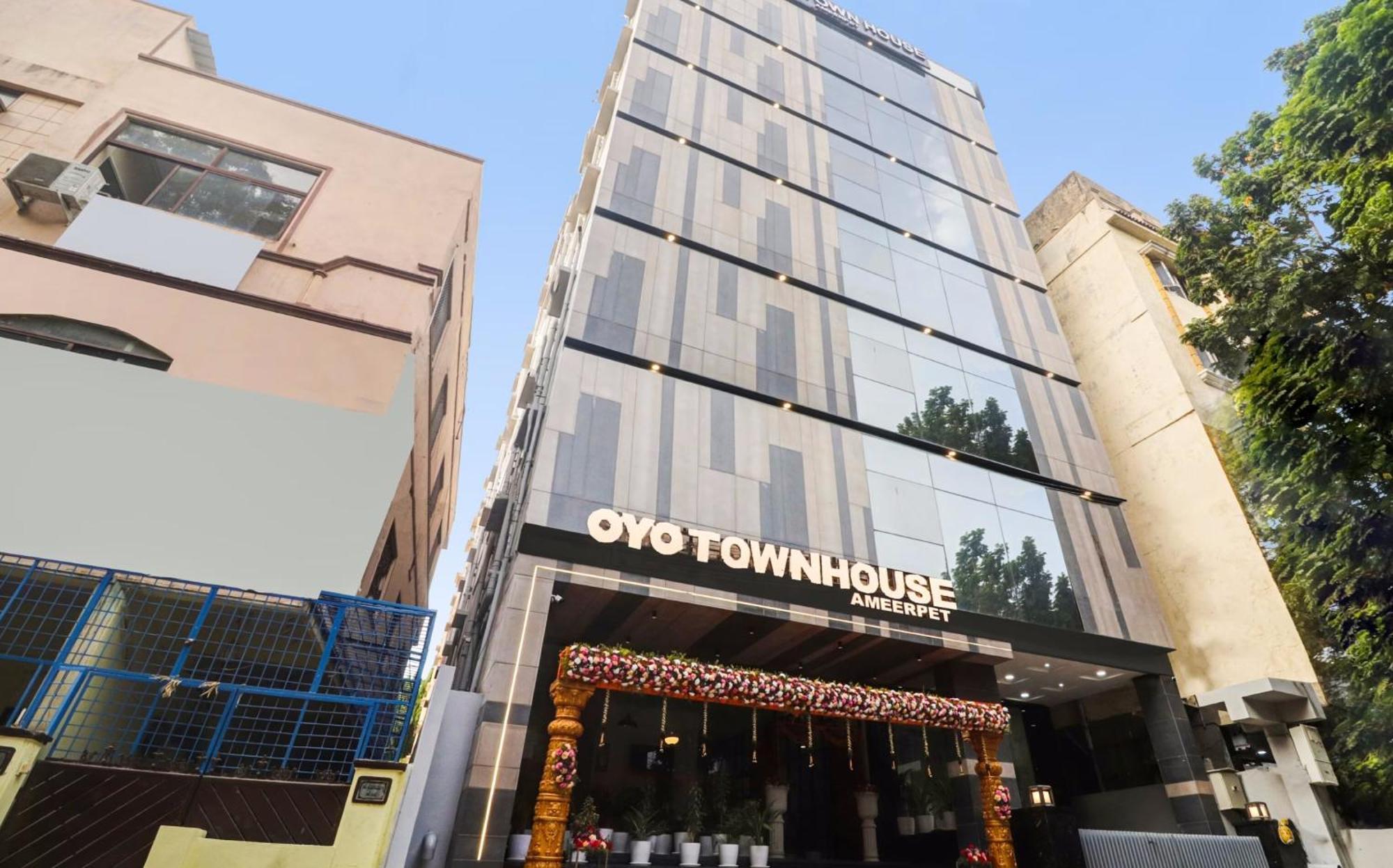 Super Townhouse Ameerpet Hotel 4*