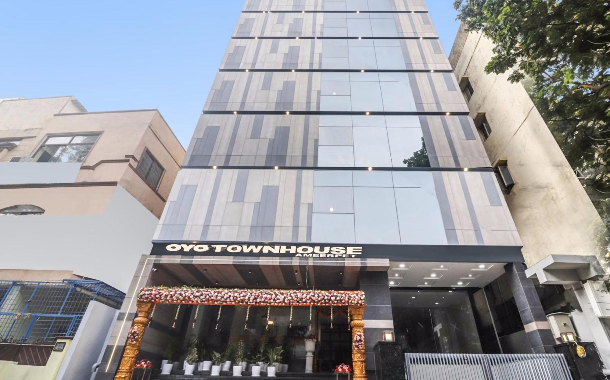 Hotel Super Townhouse Ameerpet 4*