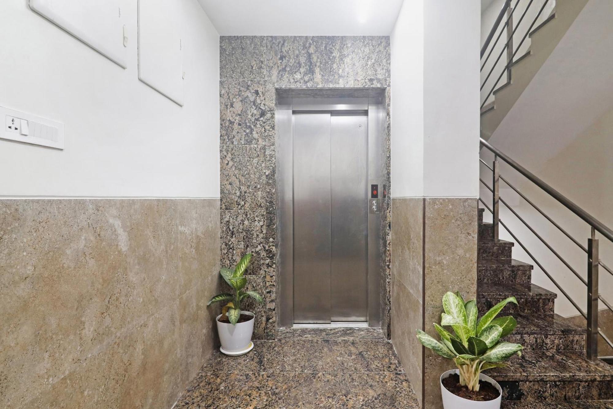 Hotel Super Townhouse Ameerpet