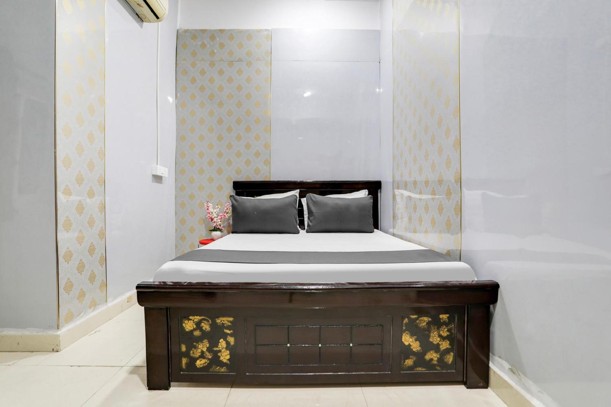 O Veduka Banquets & Luxury Hotel 3*