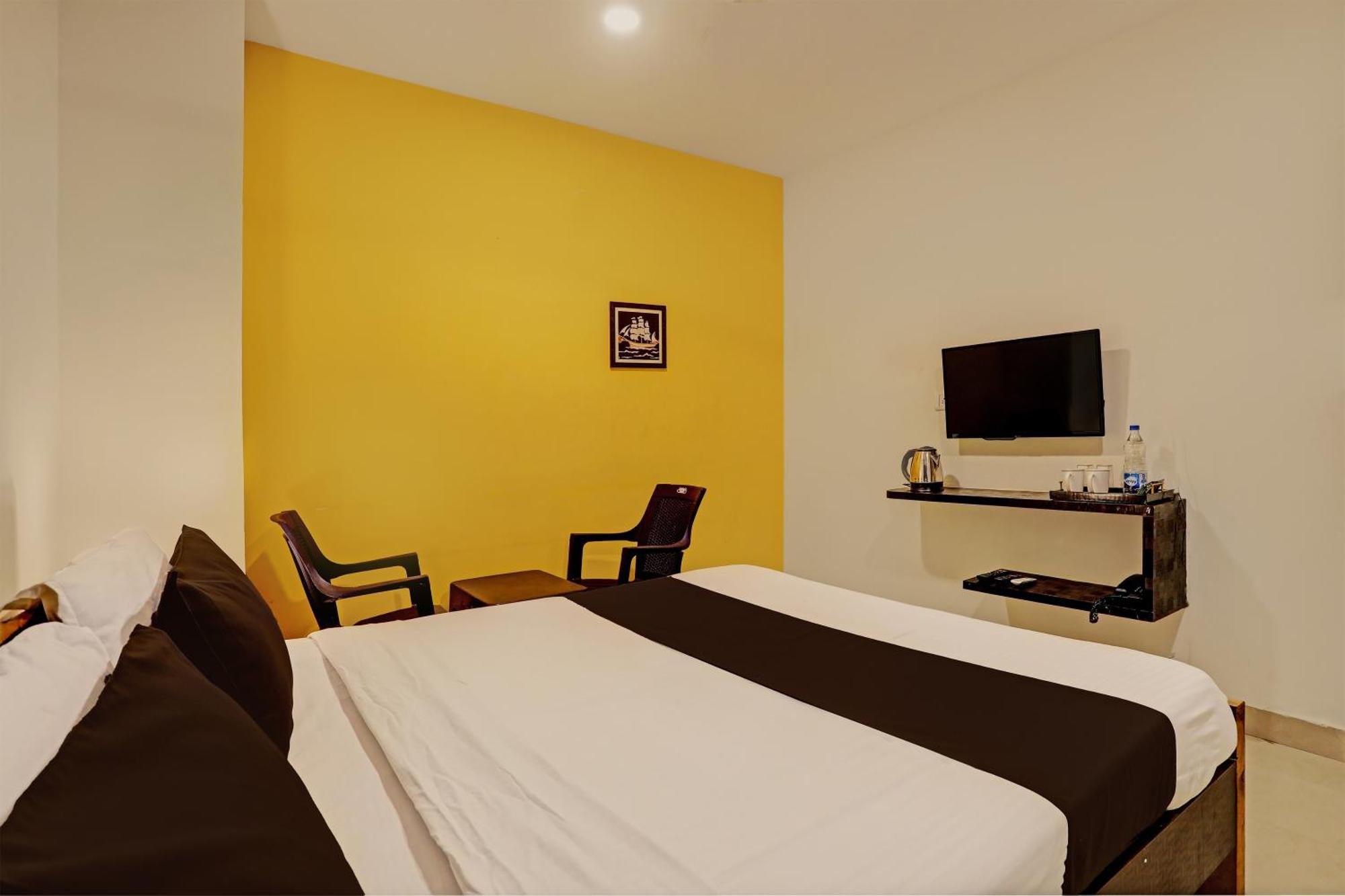 Super Capital O Saharsh Grand Near Shilparamam 3*