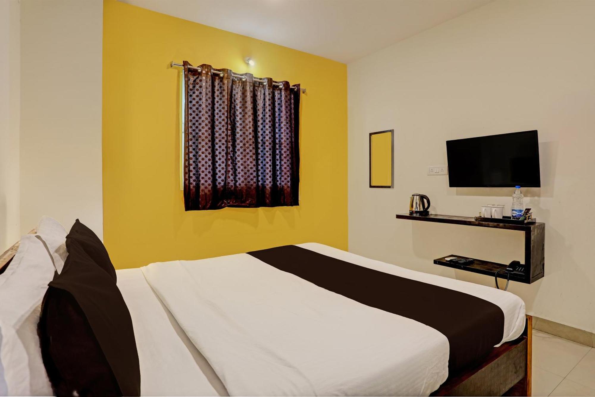 Super Capital O Saharsh Grand Near Shilparamam Hotel 3*