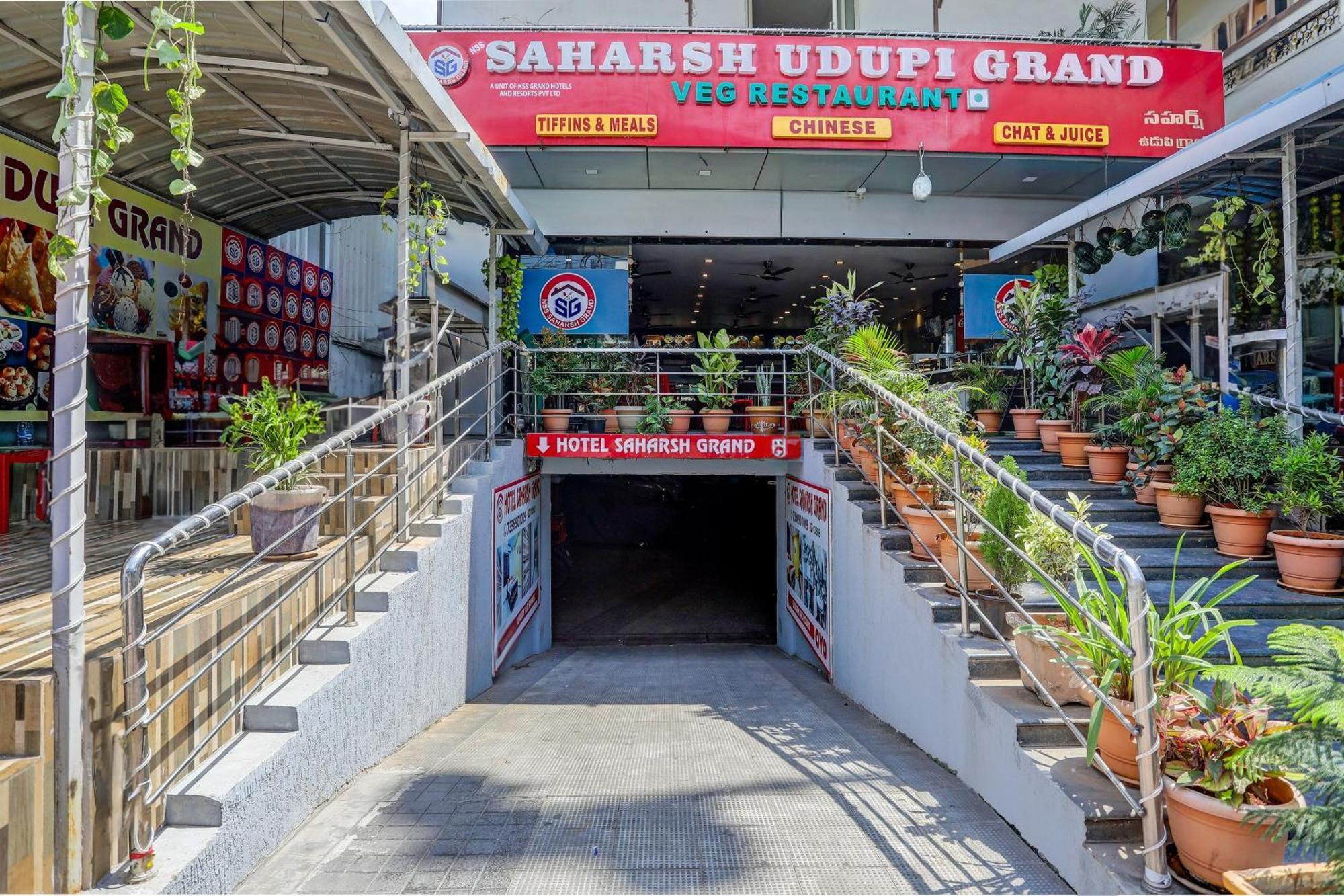 Super Capital O Saharsh Grand Near Shilparamam 3*
