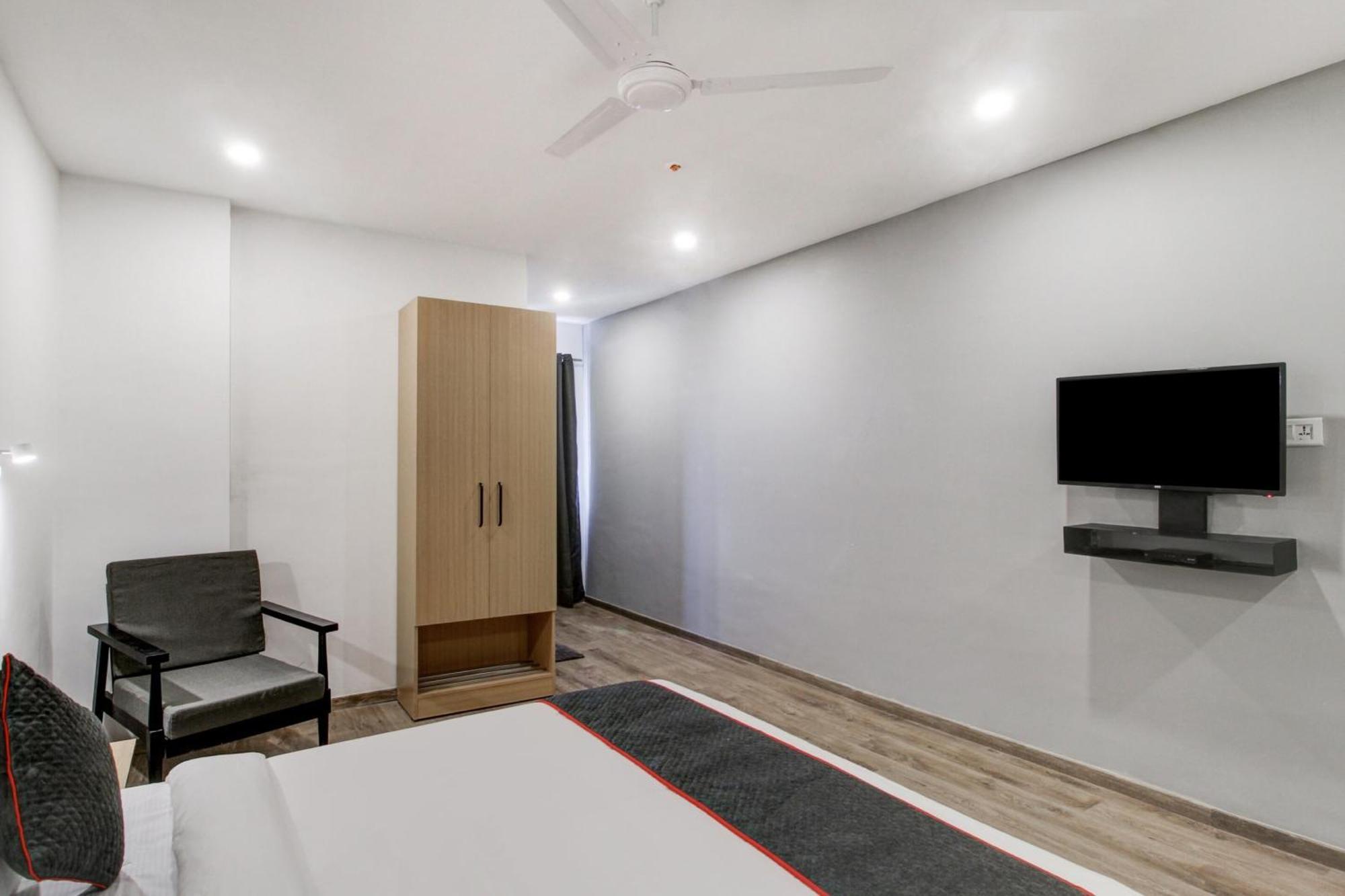Super Townhouse Rcc Majestic 397 Lb Nagar Hotel