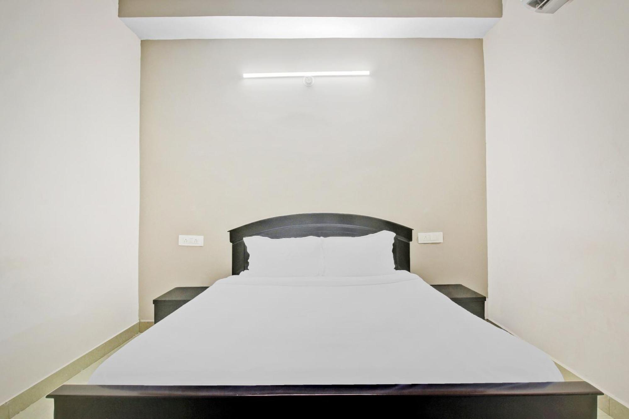 Hotel Super O Hillside Dlf Gachibowli Near Shilparamam 4*