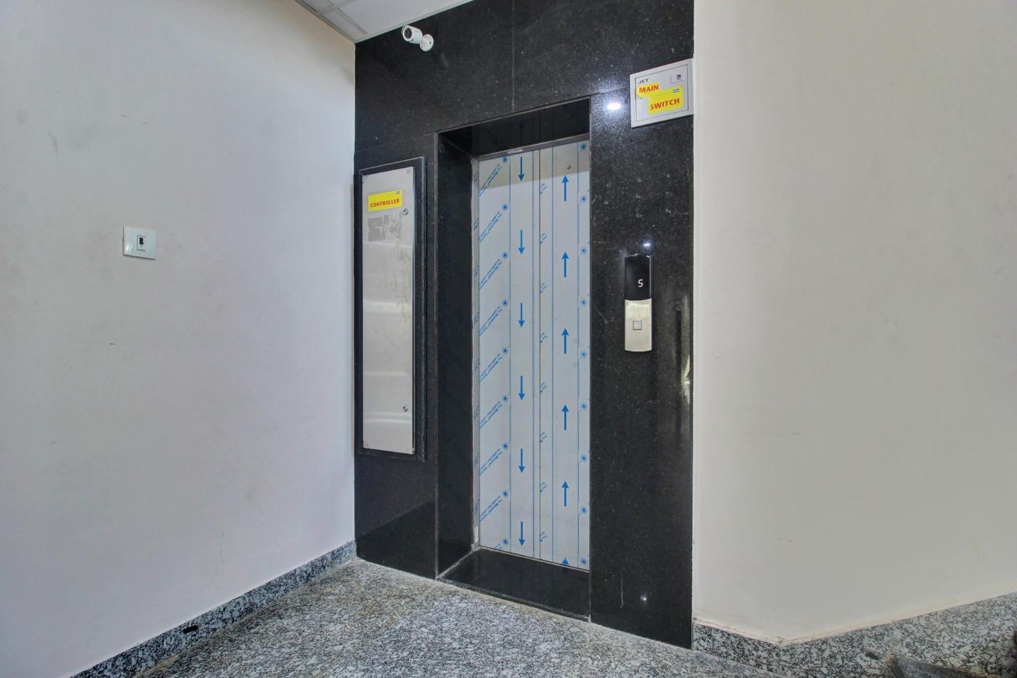 Super O Hillside Dlf Gachibowli Near Shilparamam Hotel Hyderabad