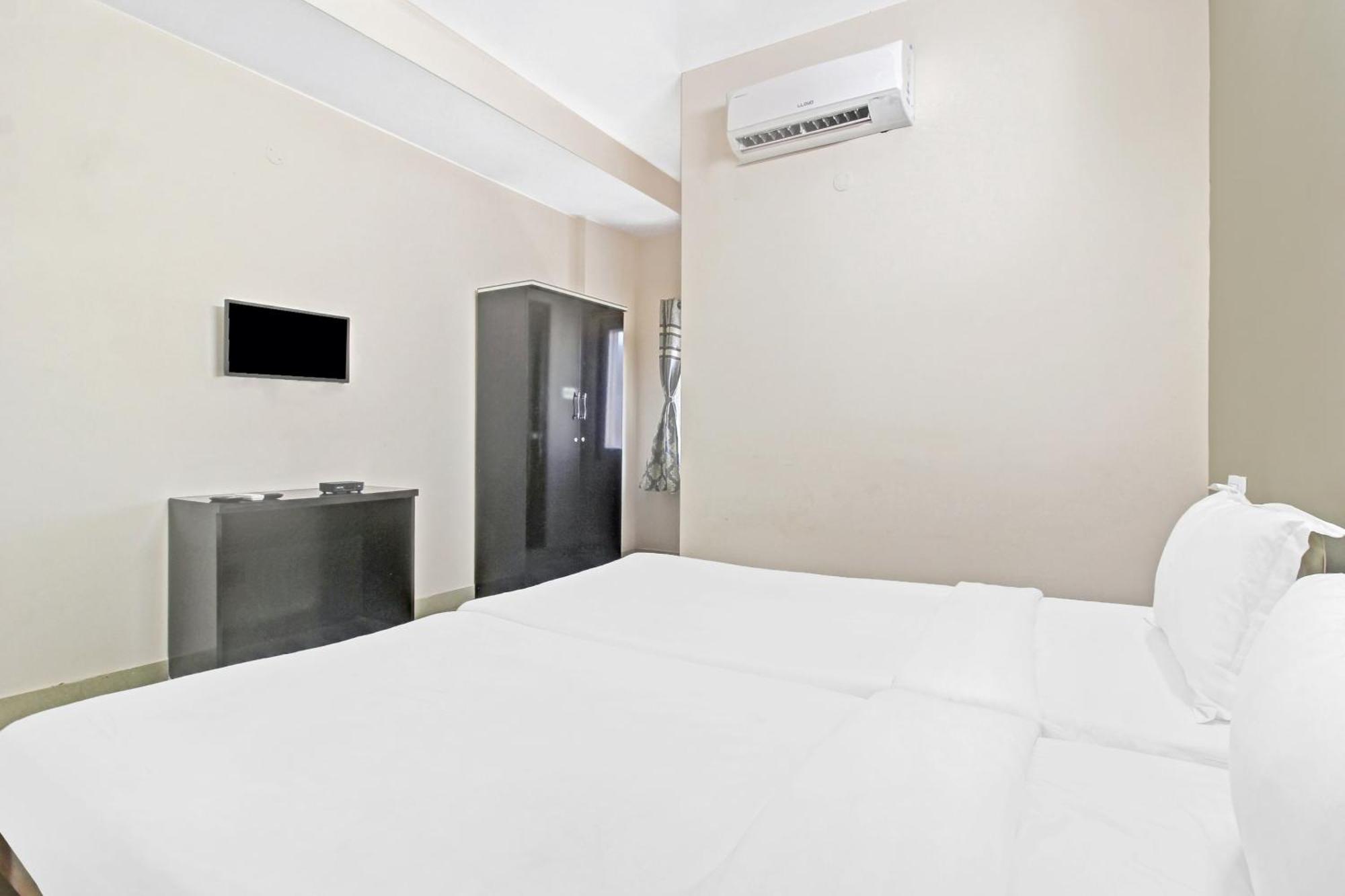 Super O Hillside Dlf Gachibowli Near Shilparamam Hotel 4*