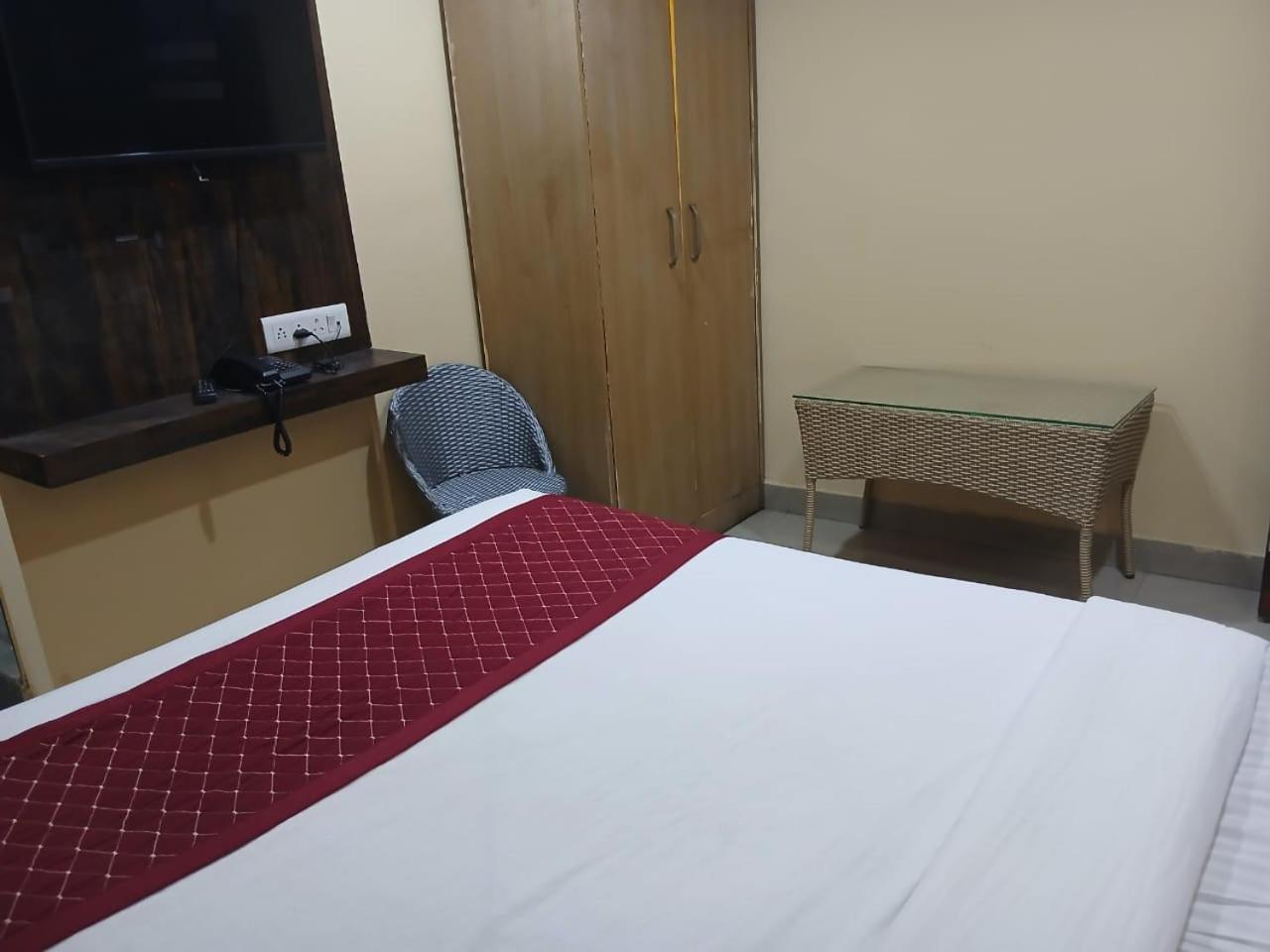 Hotel Blossoms Rr 3*