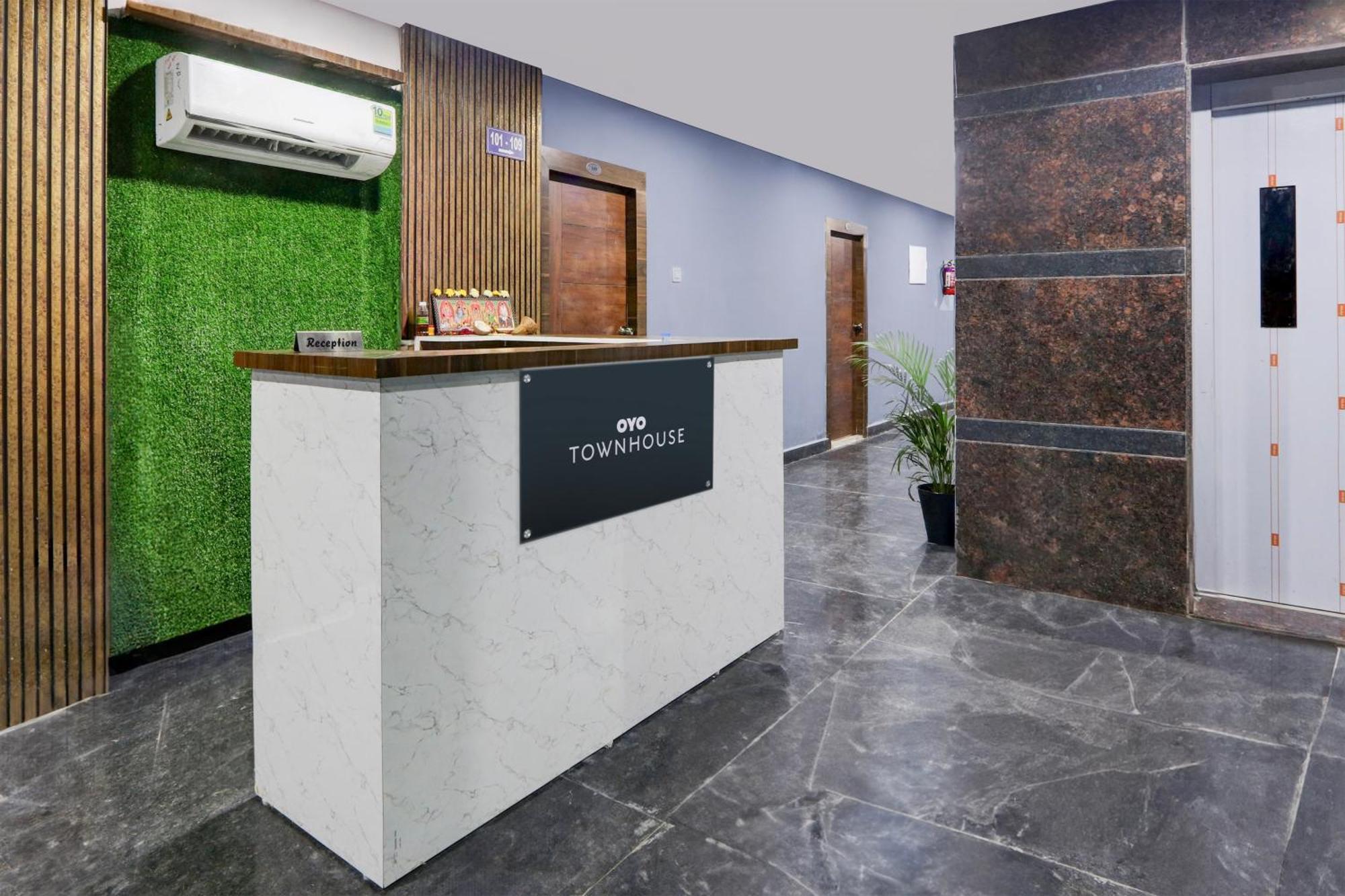 Super Townhouse Kukatpally Formerly Sv Royal Hotel