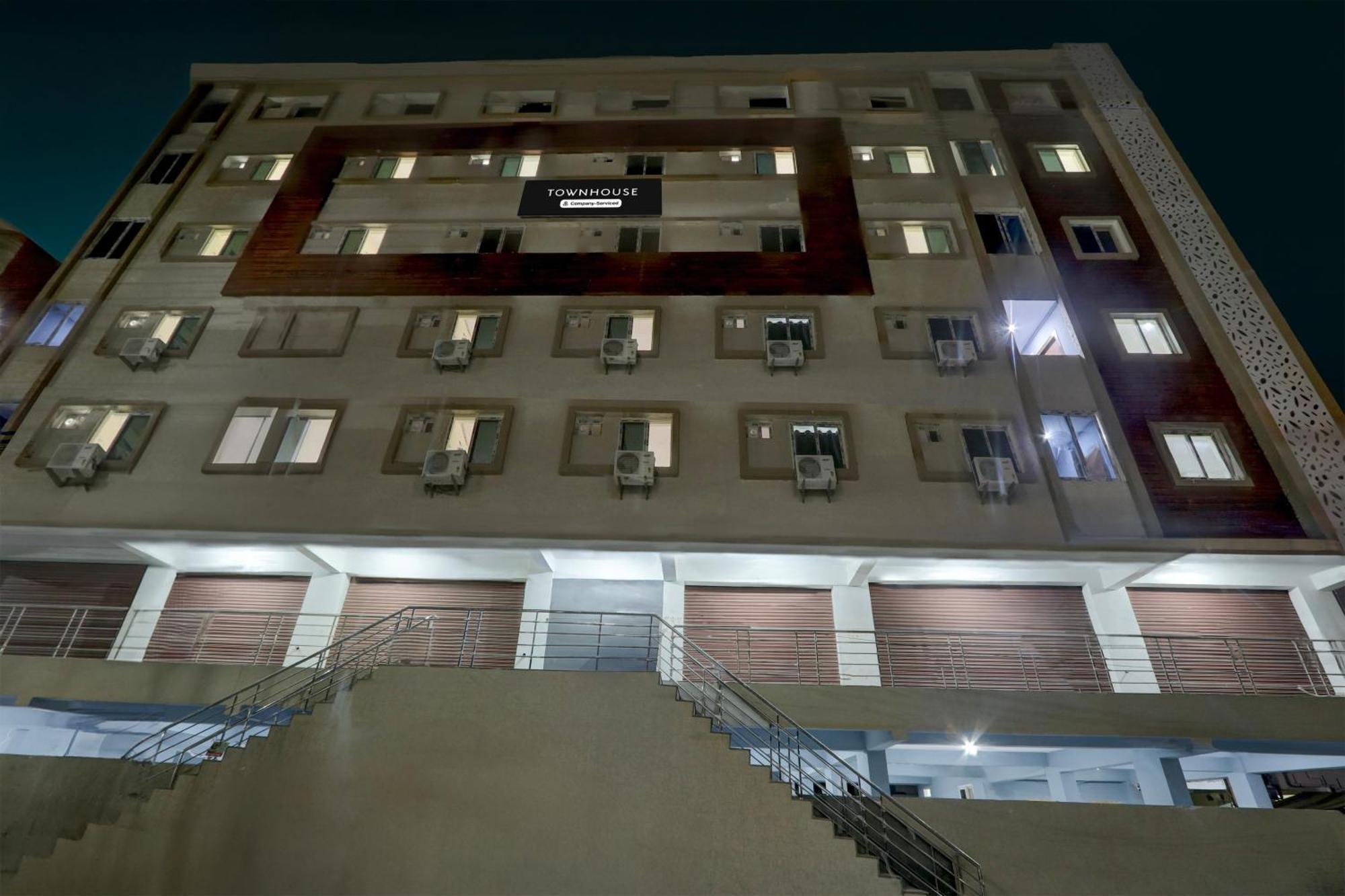 Super Townhouse Kukatpally Formerly Sv Royal