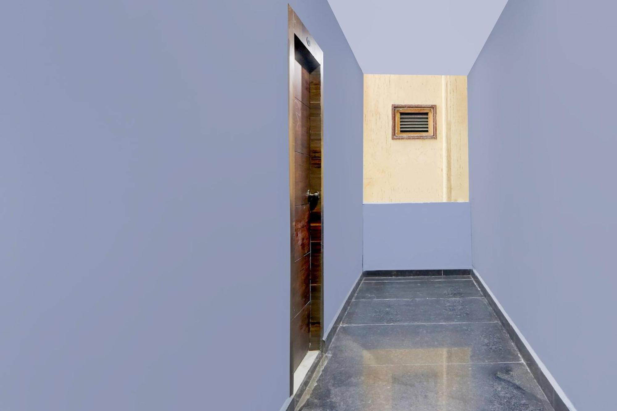 Super Townhouse Kukatpally Formerly Sv Royal *