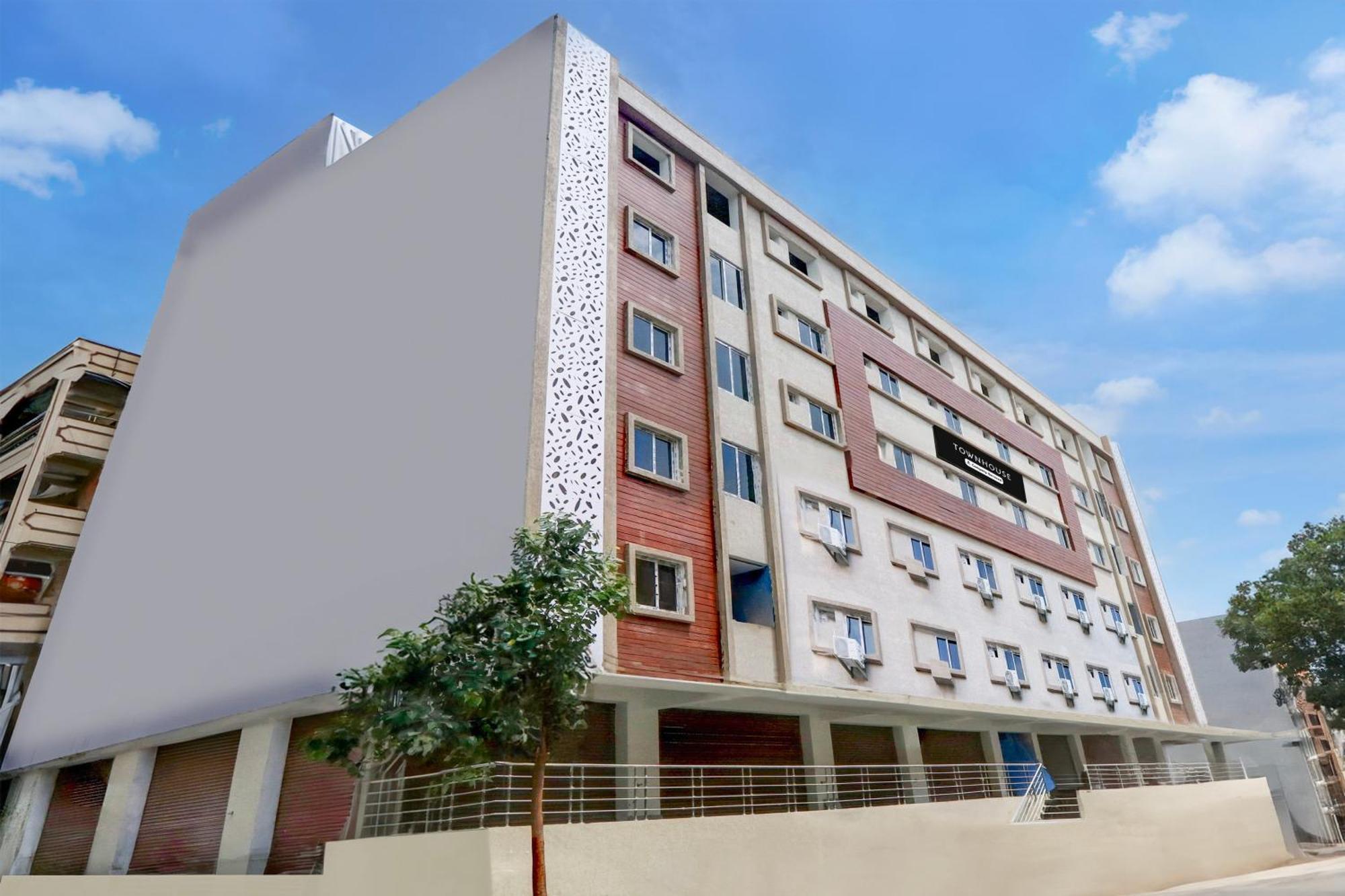 Super Townhouse Kukatpally Formerly Sv Royal Hotel