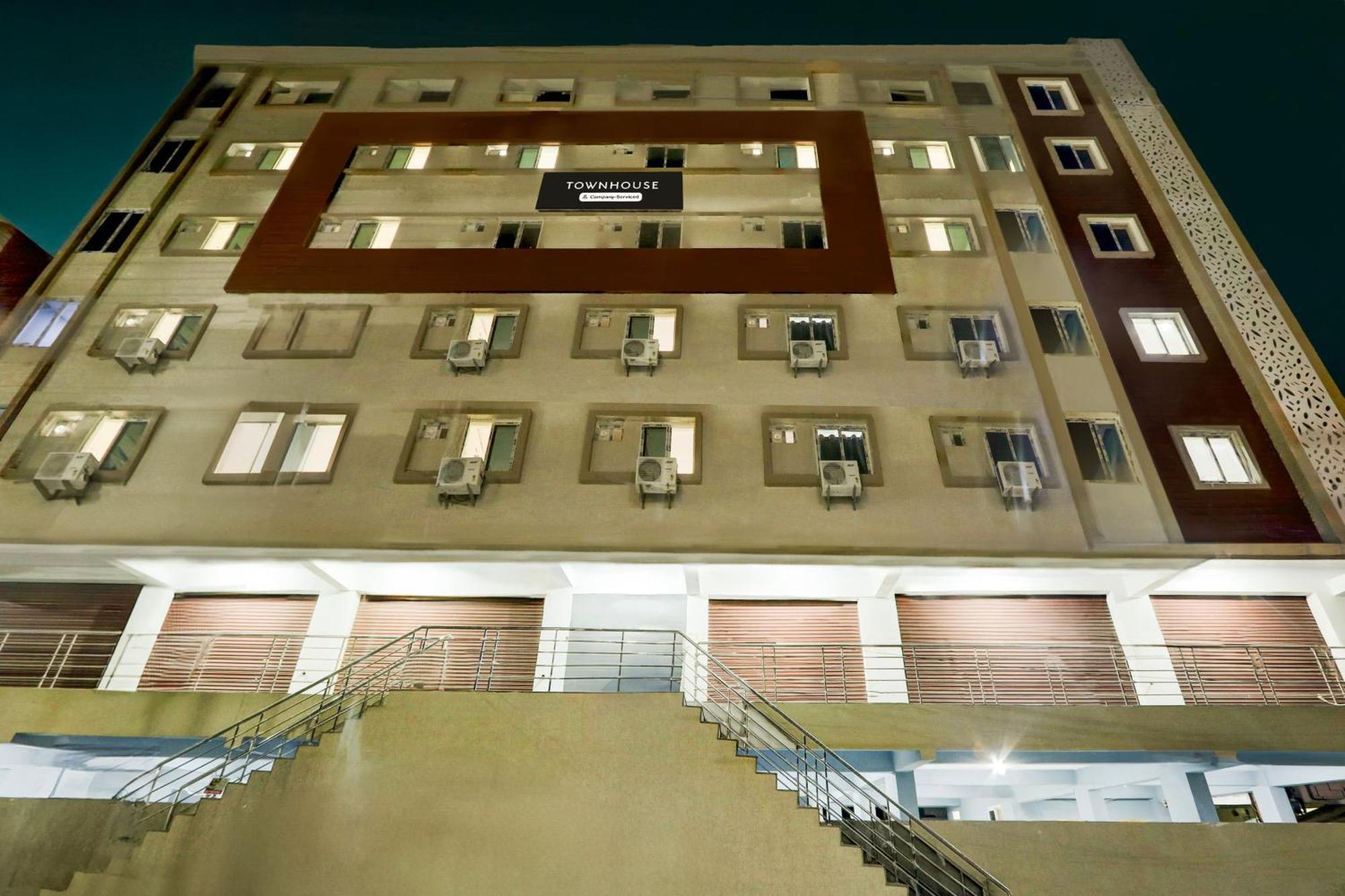 Super Townhouse Kukatpally Formerly Sv Royal *