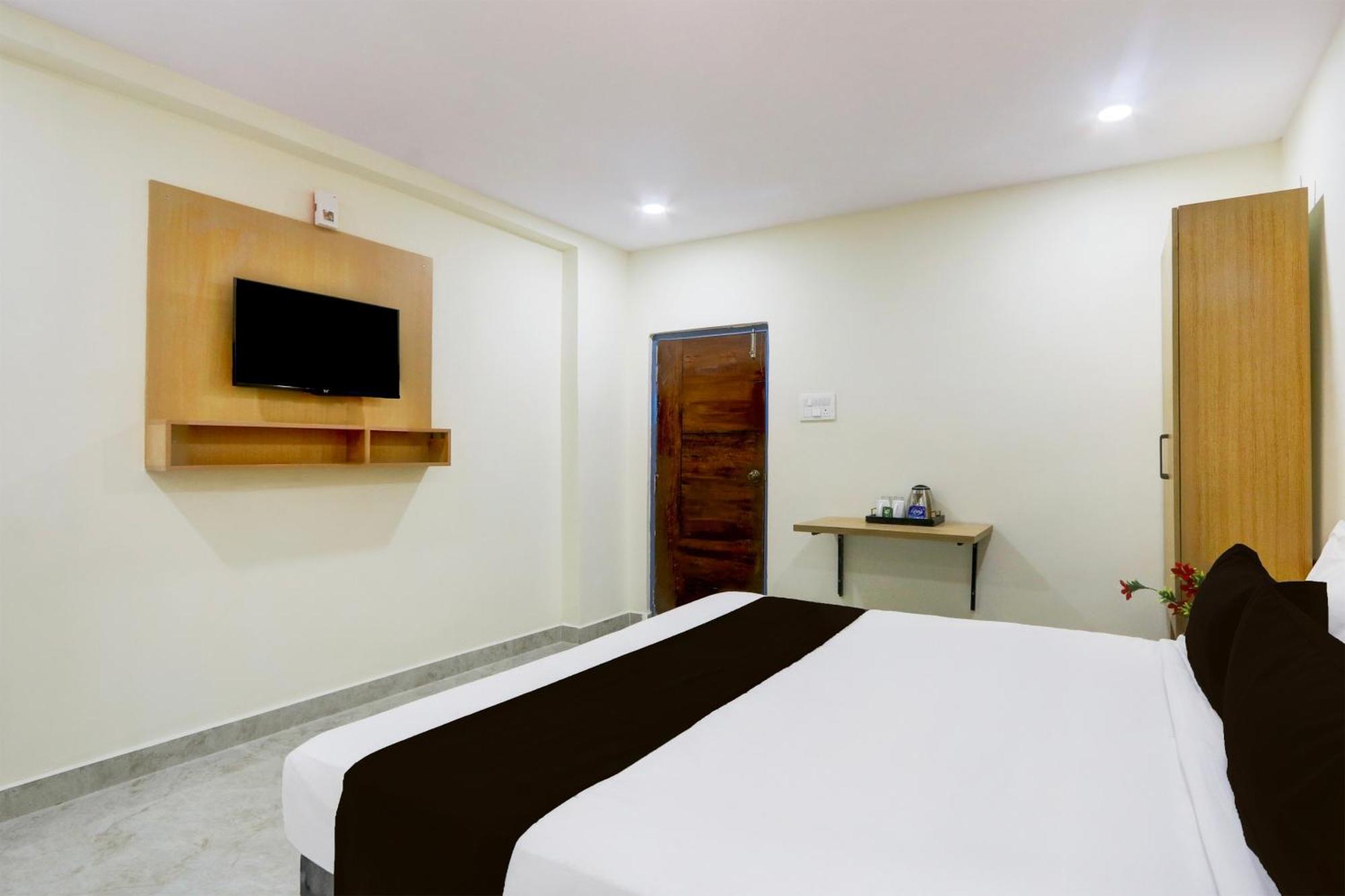 Super Townhouse Kukatpally Formerly Sv Royal * Hyderabad