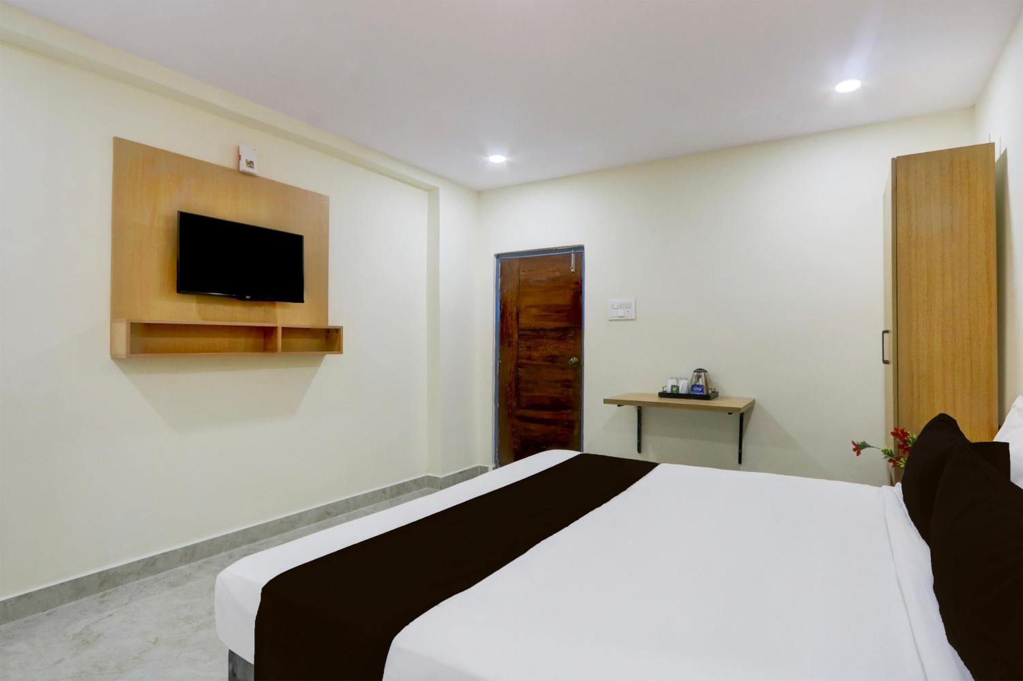 Super Townhouse Kukatpally Formerly Sv Royal Hyderabad