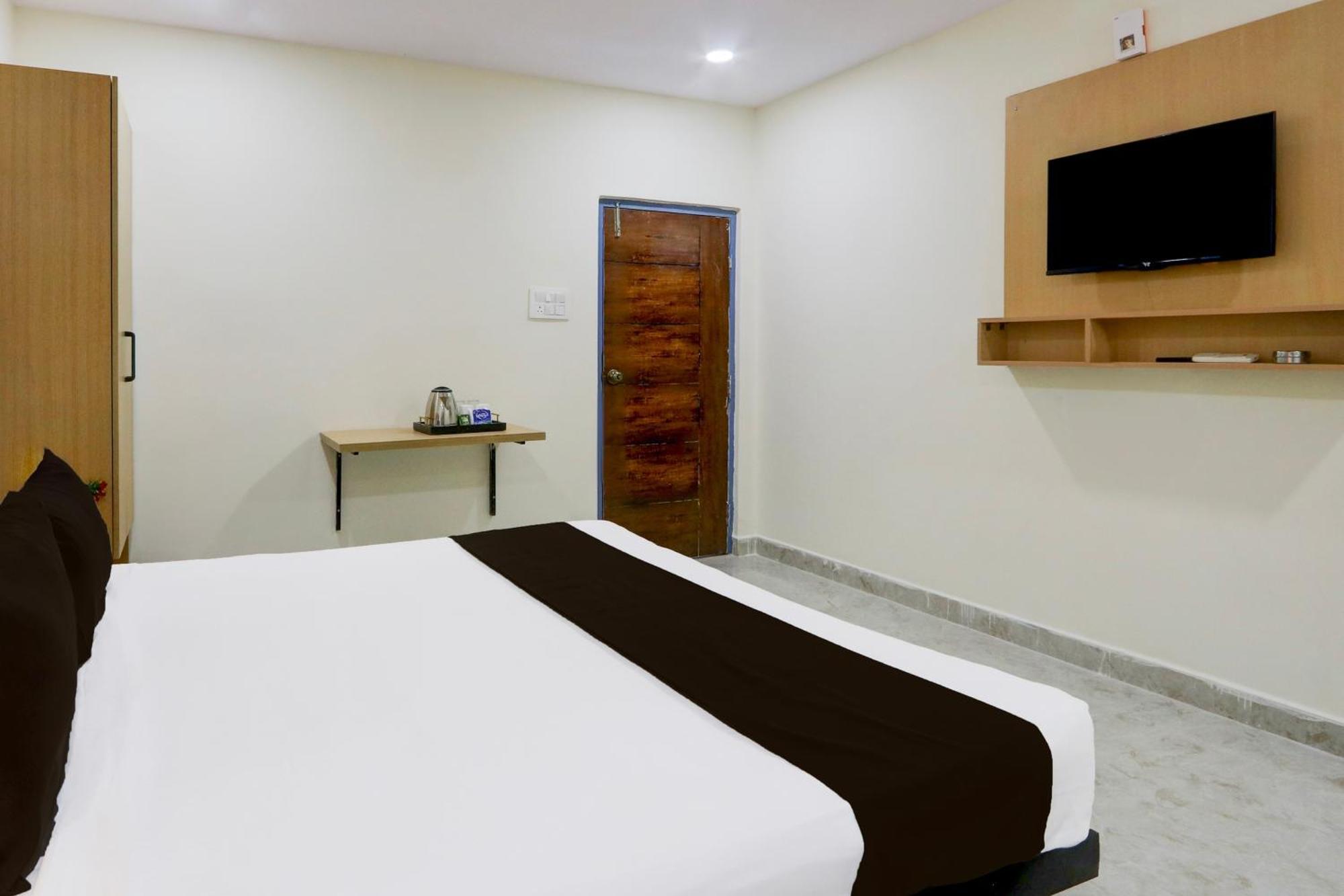 Super Townhouse Kukatpally Formerly Sv Royal Hotel *