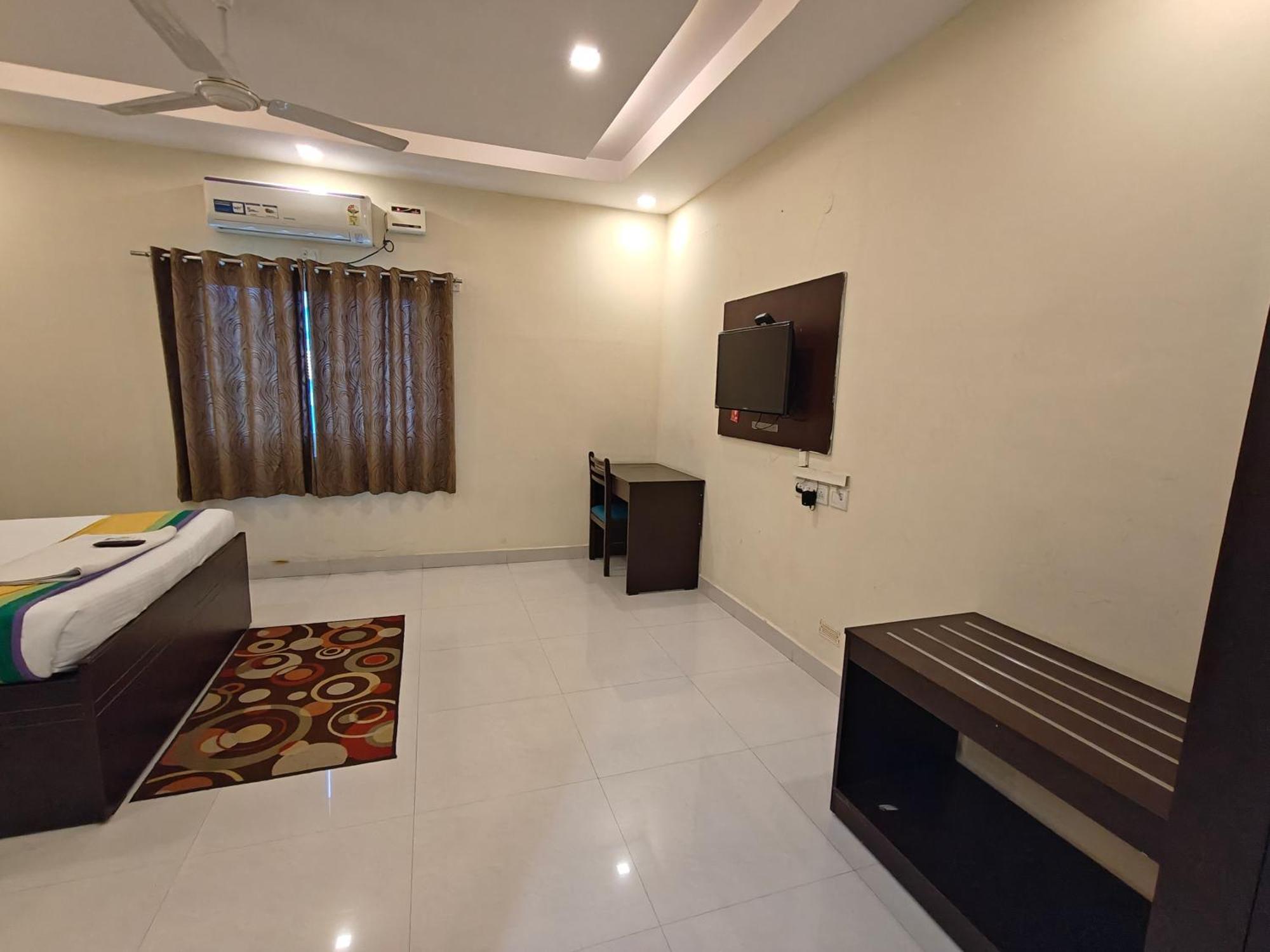 Siri Tals Hitech 2* Hyderabad