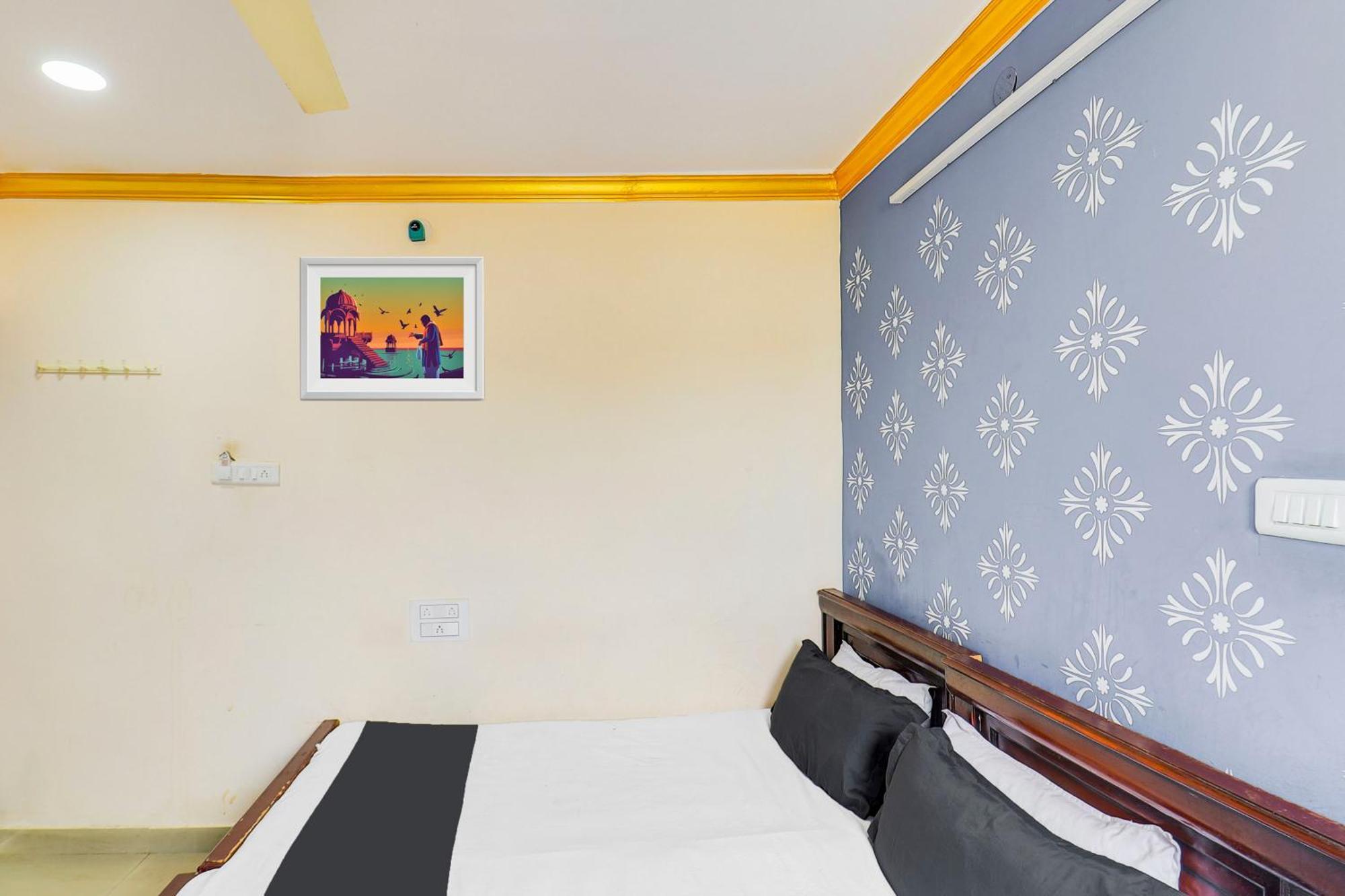 Collection O New Royal Plaza Nampally Hotel 3*