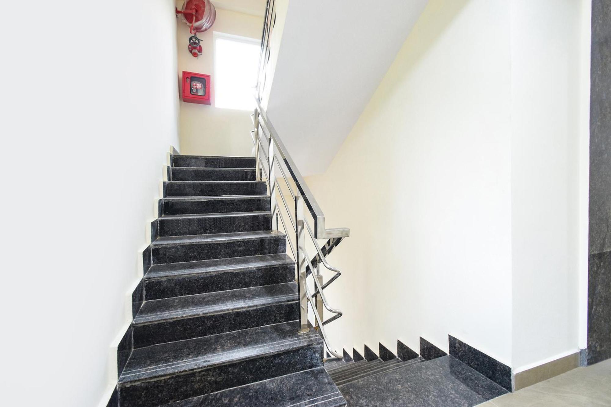 Hotel Fabhotel Dlf Inn - Nr Isb, Gachibowli