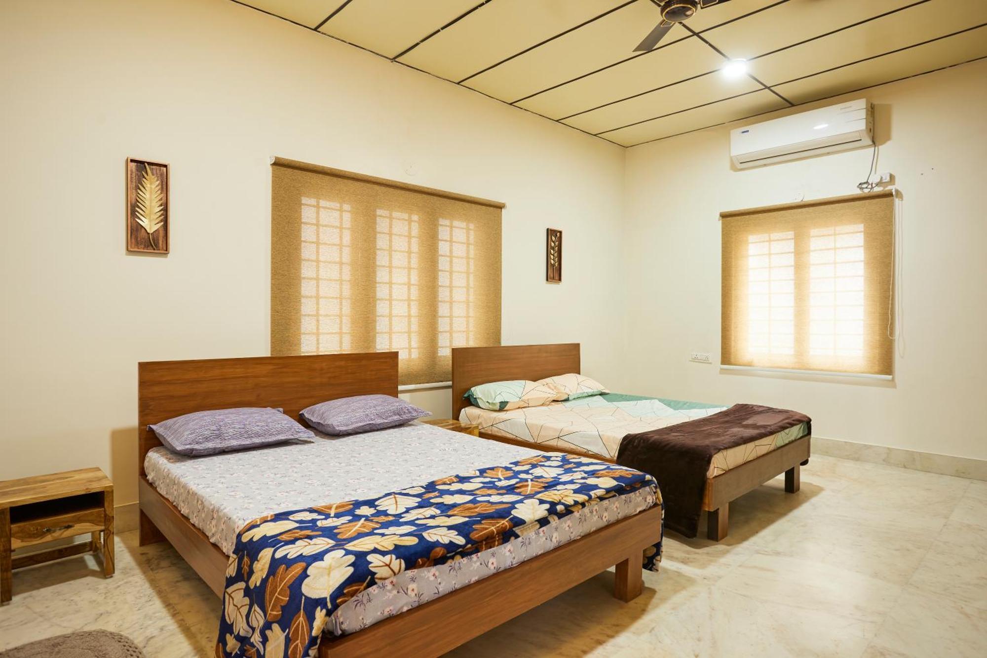 Villa Elegant - 3bhk Ac With Lawn Banjarahills Hyd *