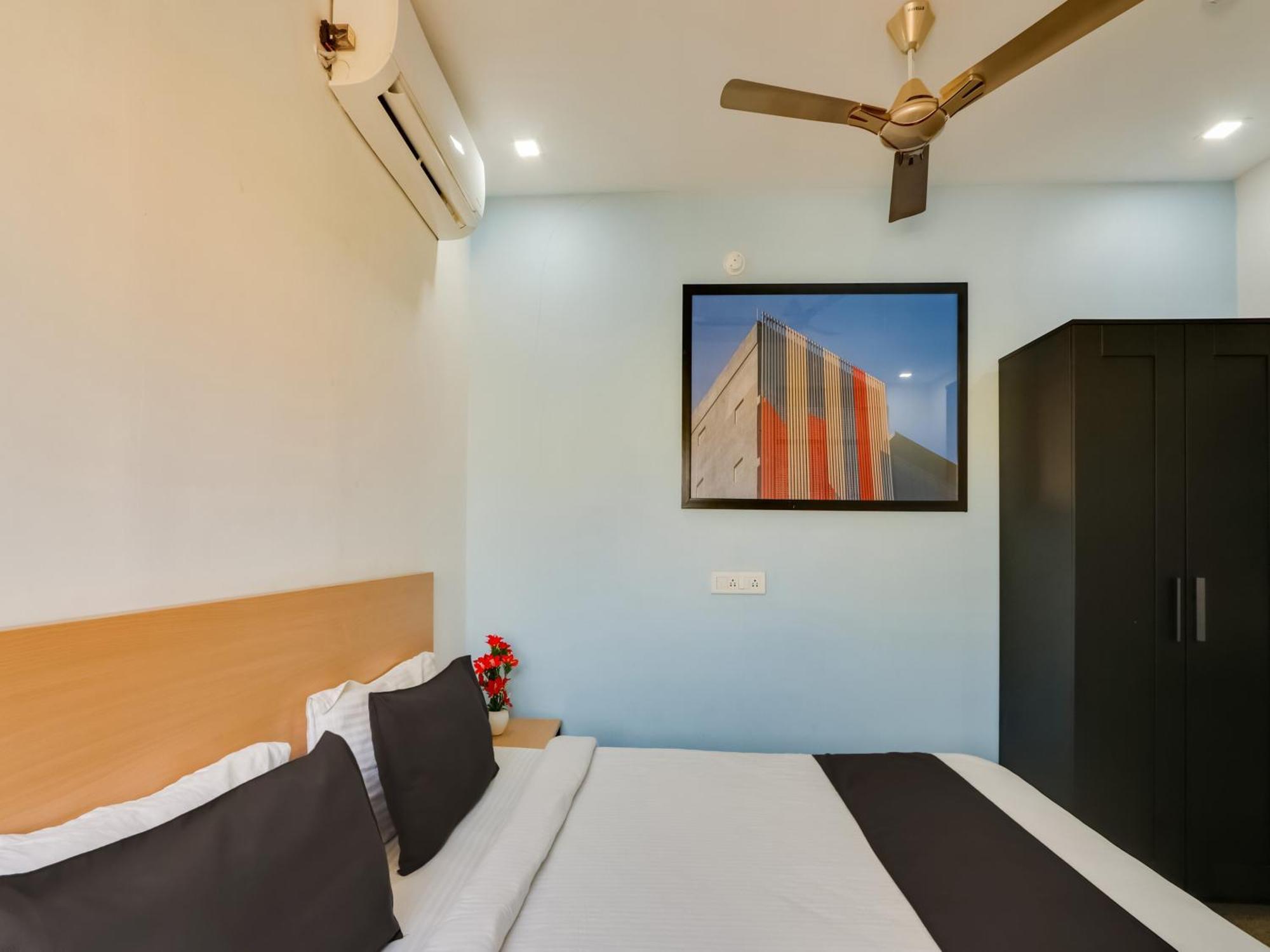Hotel Super Townhouse Qualia Prime Near Nexus Mall