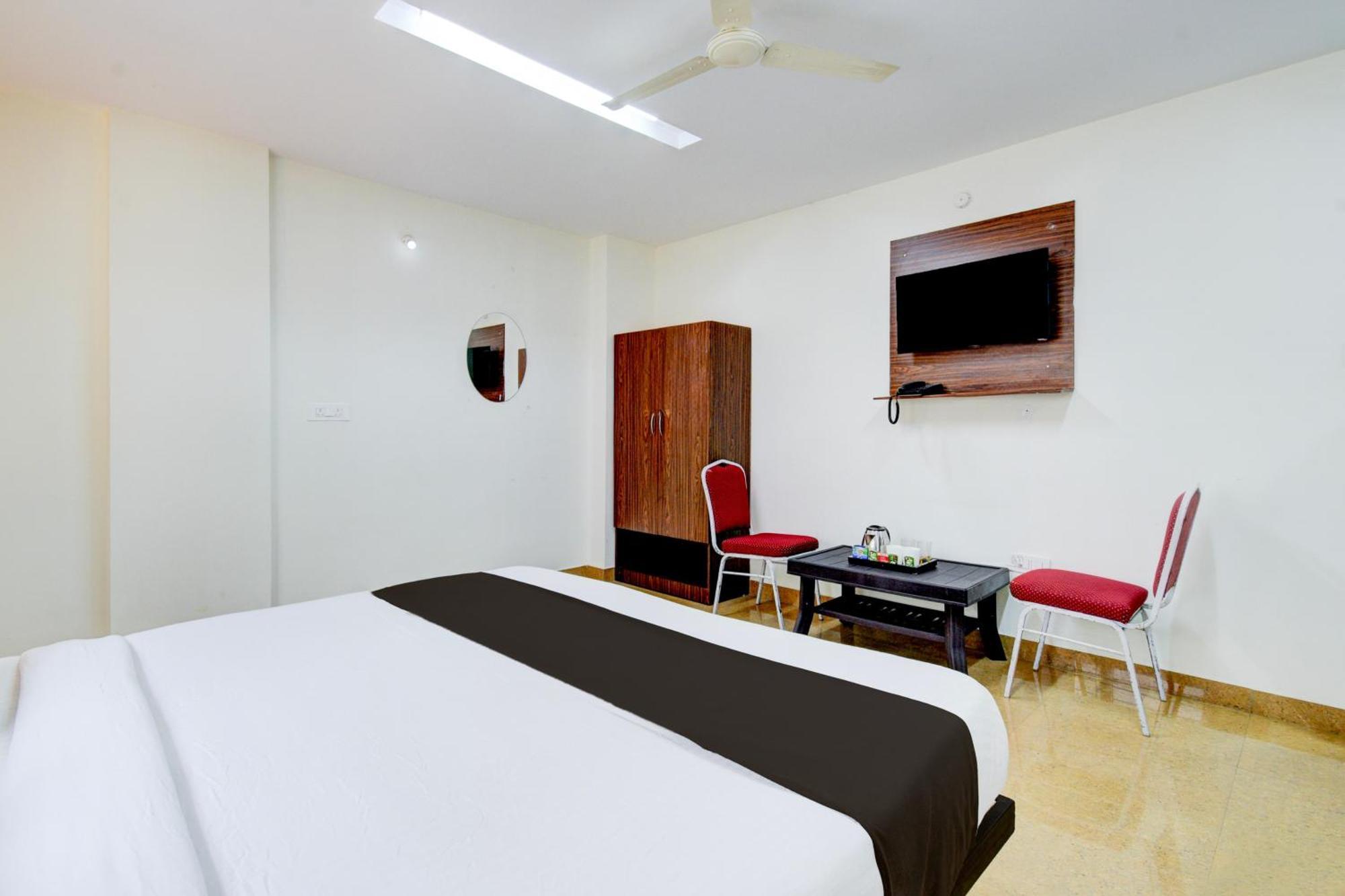 Hotel Super Collection O Madinaguda 4*