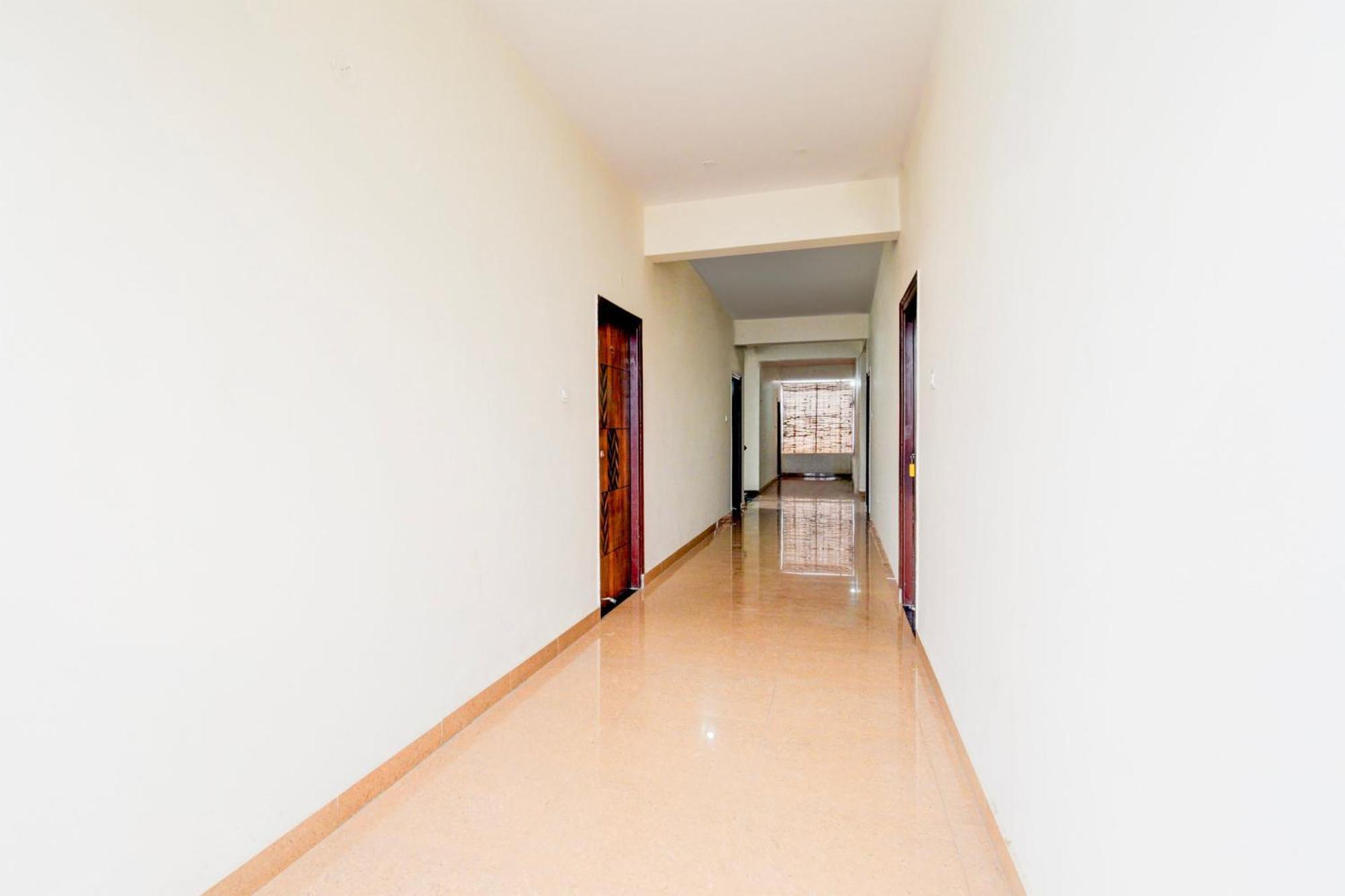 Hotel Super Collection O Madinaguda 4*