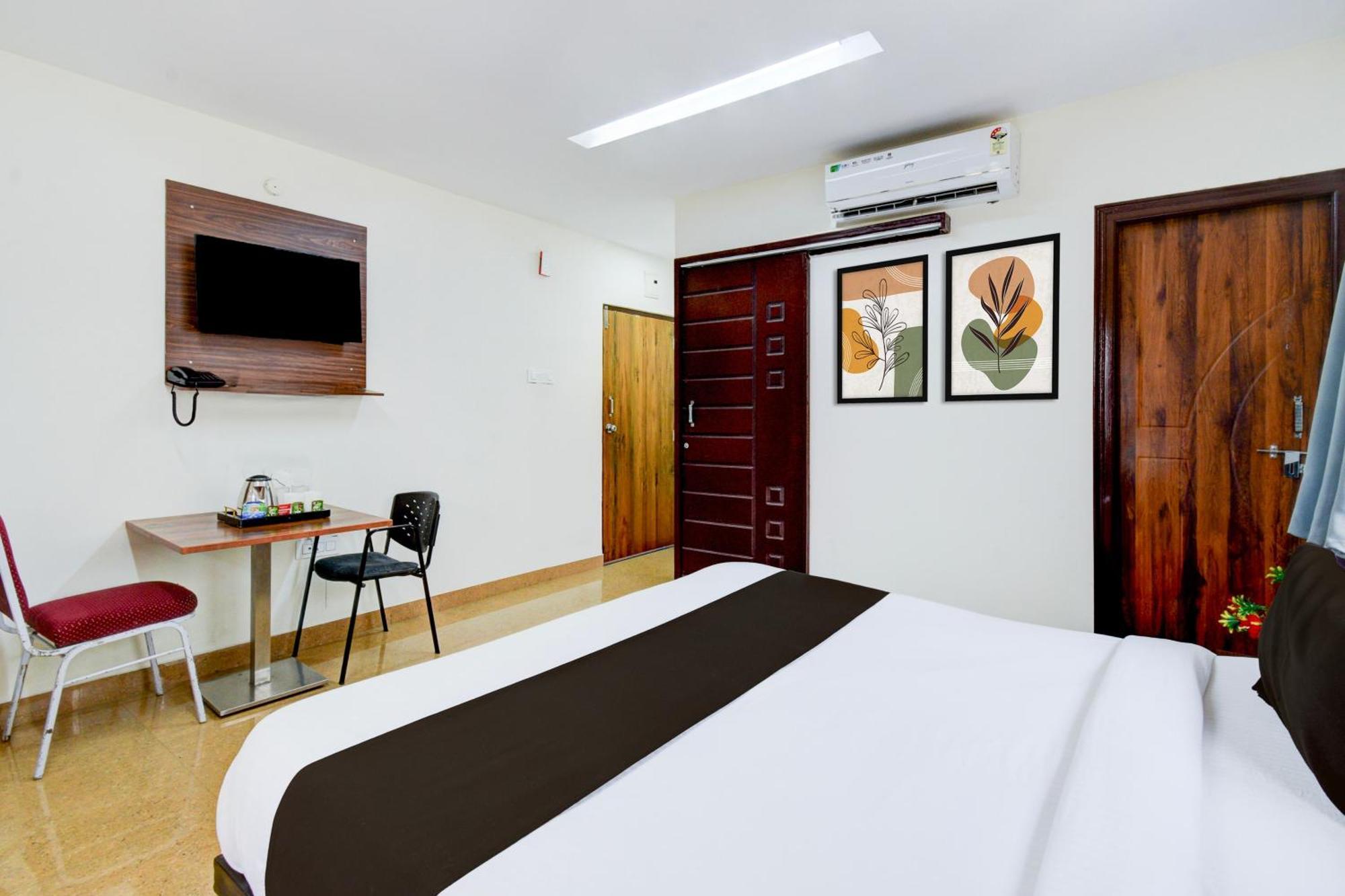 Super Collection O Madinaguda Hotel