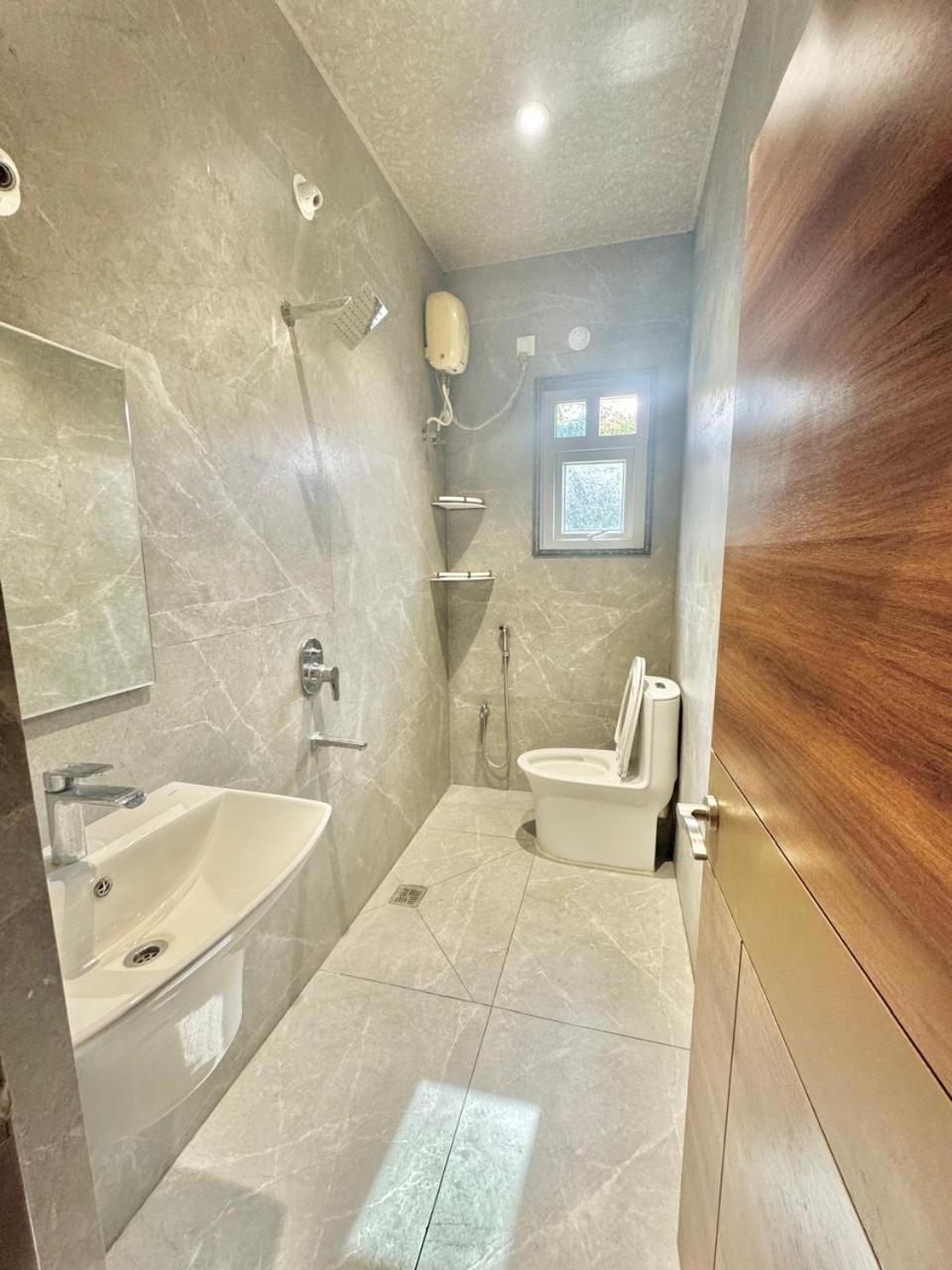 Apartment Dar E Noor *