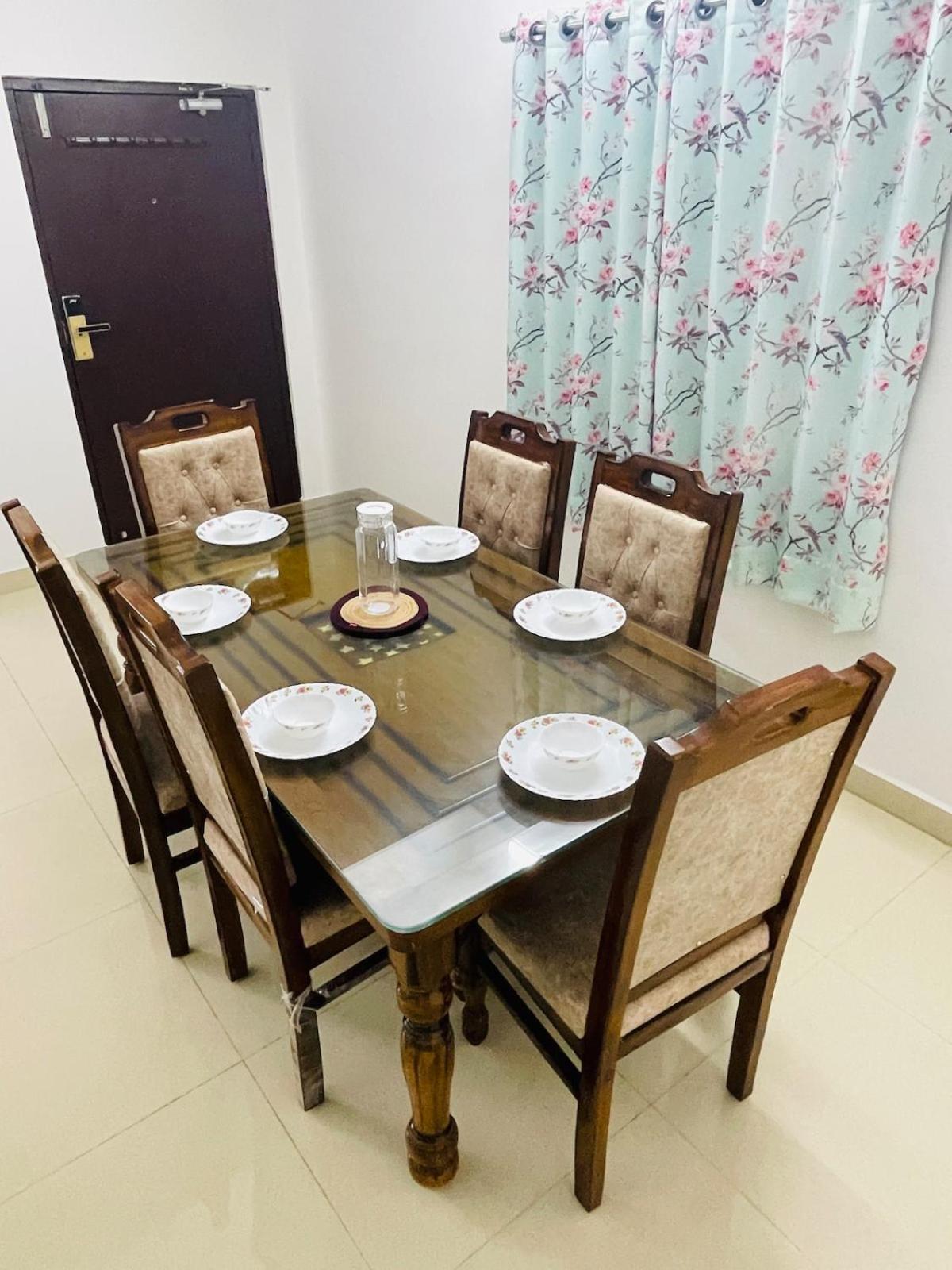 Apartment Luxurious 2 Bedroom Flat Near Airport