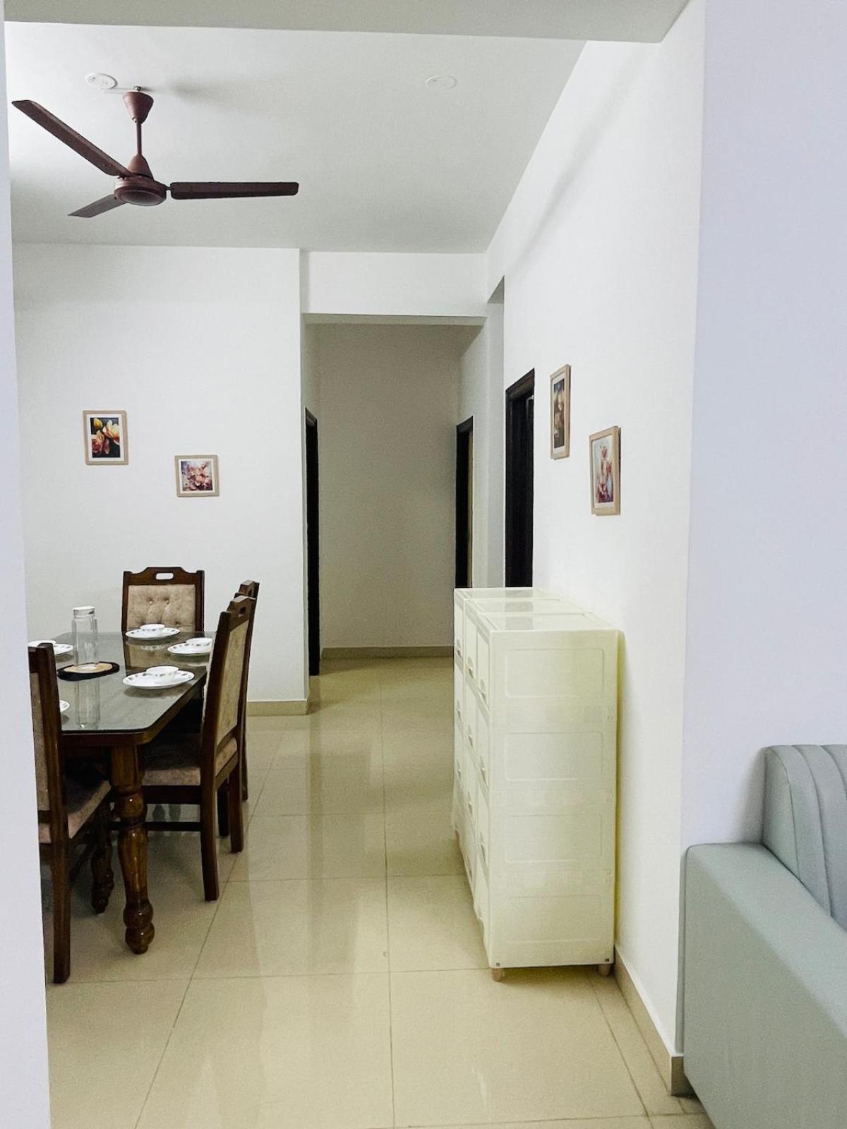 Apartment Luxurious 2 Bedroom Flat Near Airport *