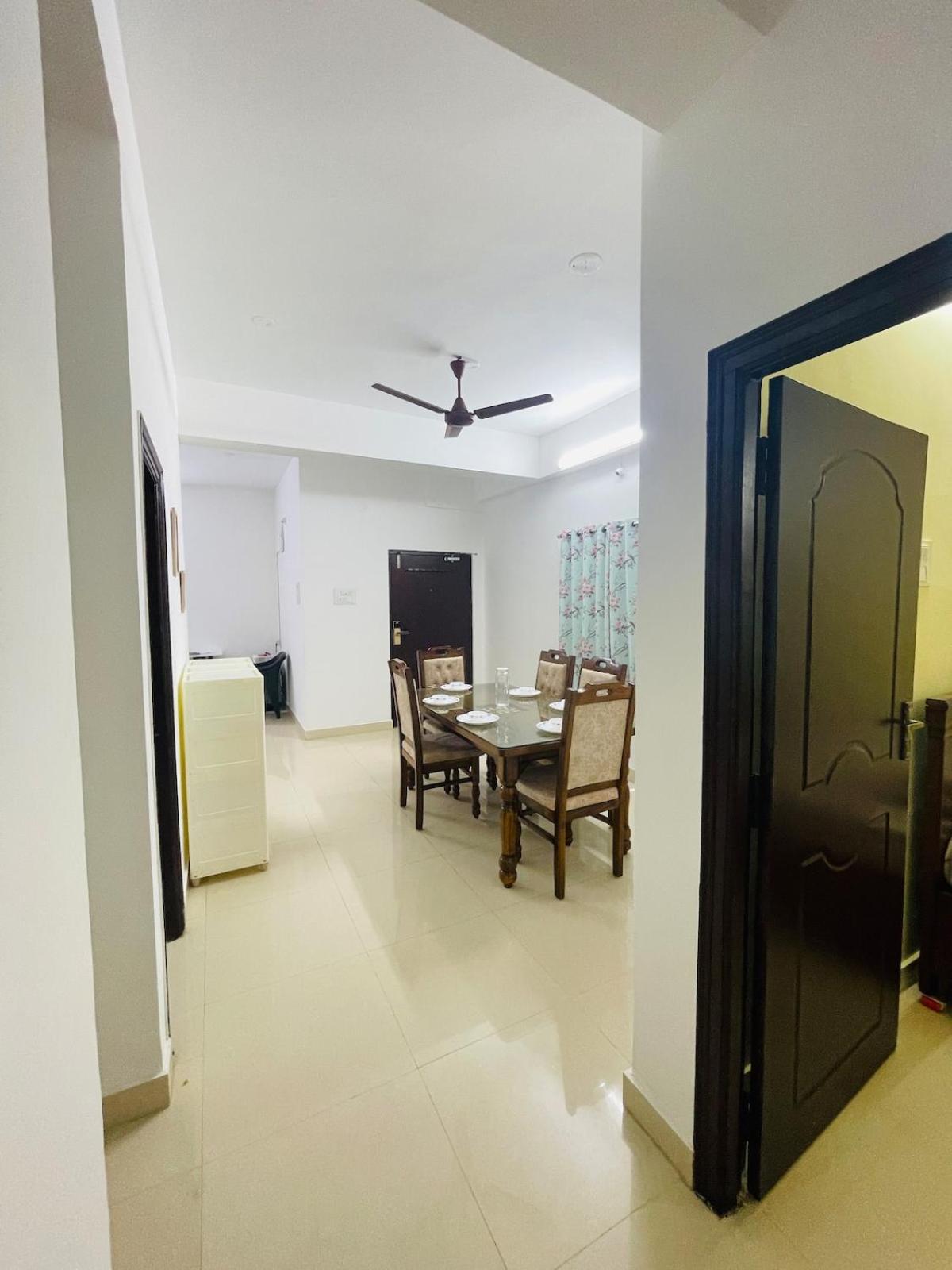 Luxurious 2 Bedroom Flat Near Airport Apartment
