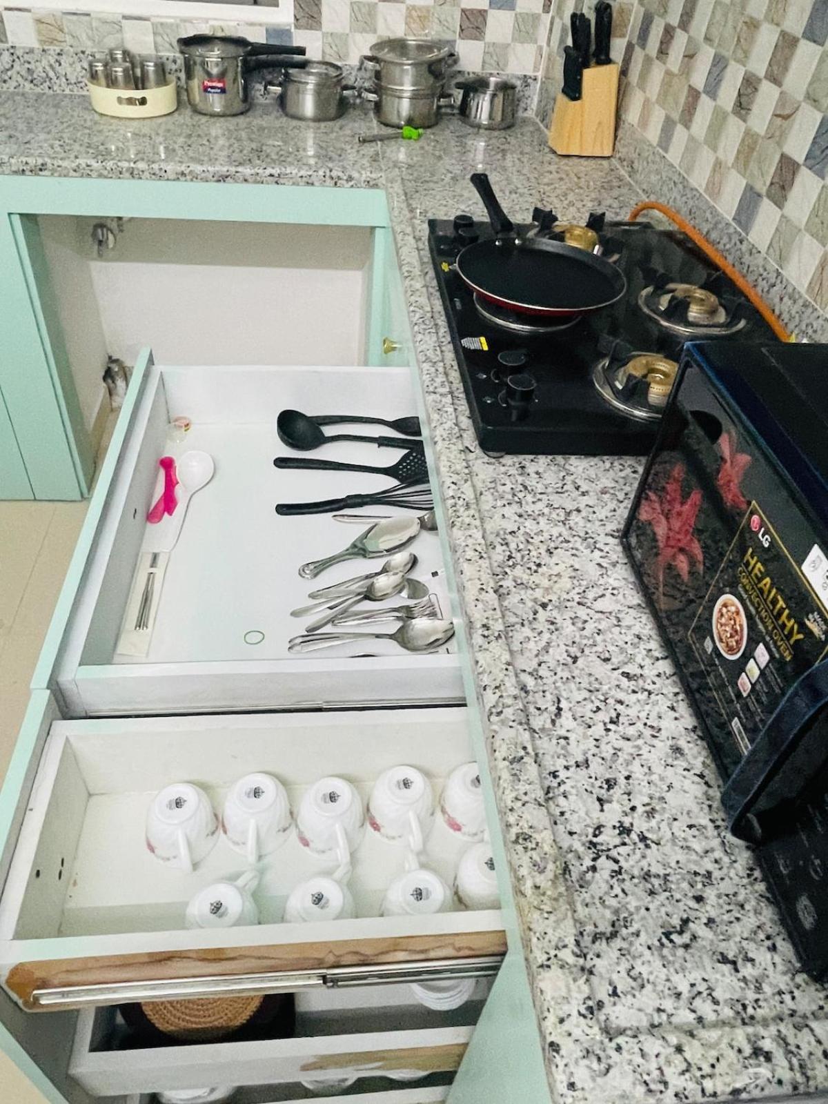 Luxurious 2 Bedroom Flat Near Airport Apartment *