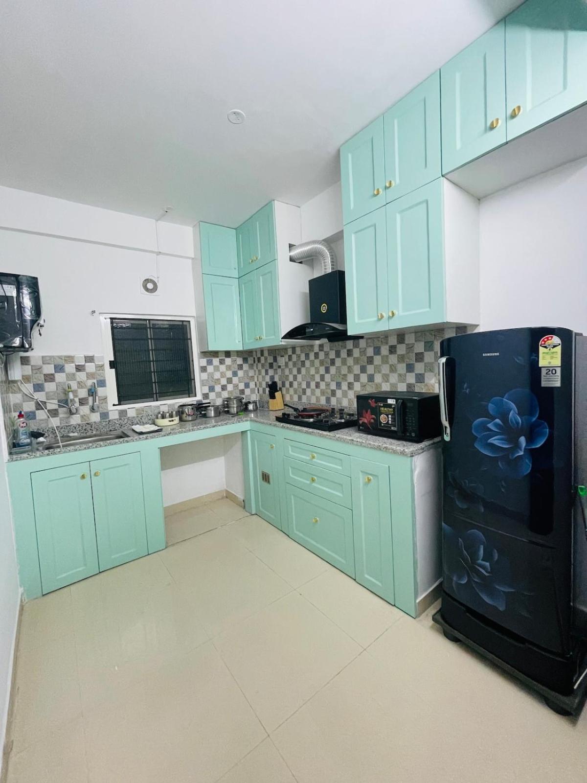 Apartment Luxurious 2 Bedroom Flat Near Airport *