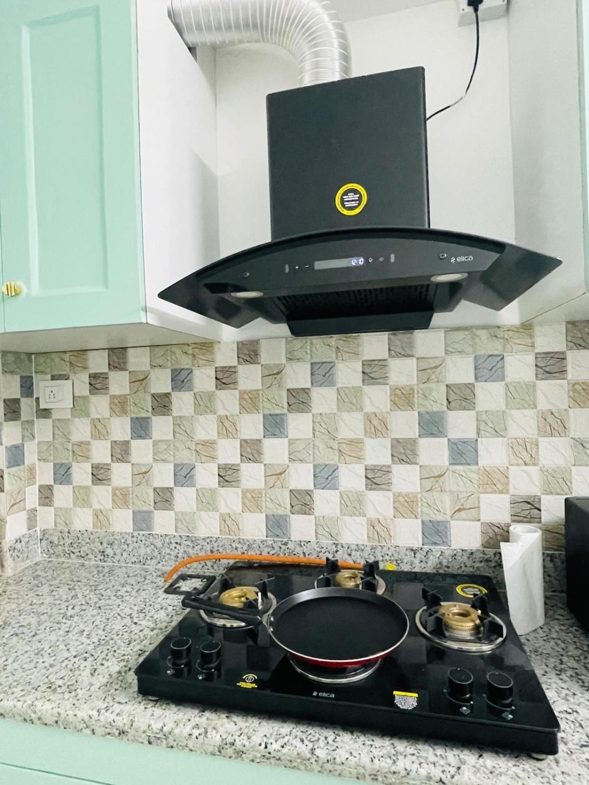 Luxurious 2 Bedroom Flat Near Airport Apartment *
