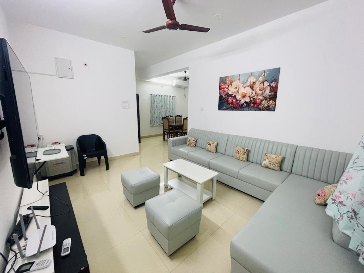 Luxurious 2 Bedroom Flat Near Airport Apartment *