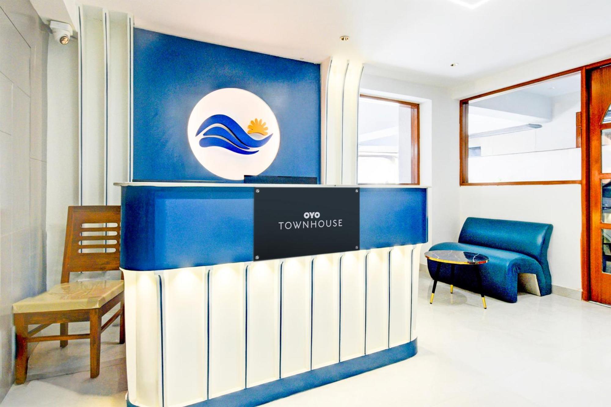 Super Townhouse Aarav Business Hotel