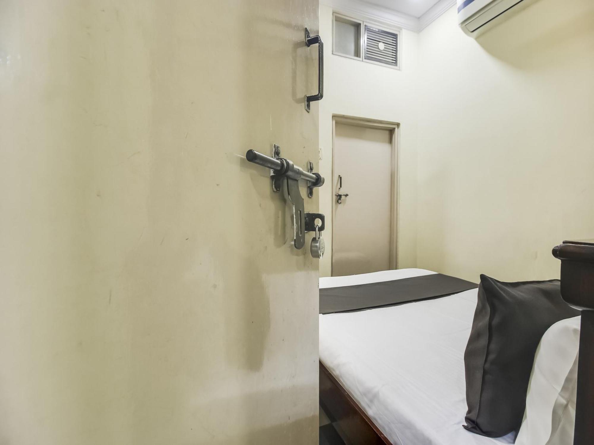 O Sri Gopi Mini Near Erragadda Metro Station Hotel 3*