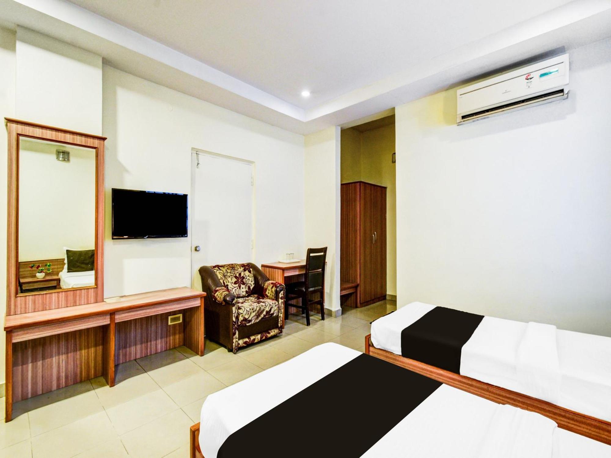 Super Townhouse Red Hills Lakdikapul Formerly Sitara Grand Hotel 3*