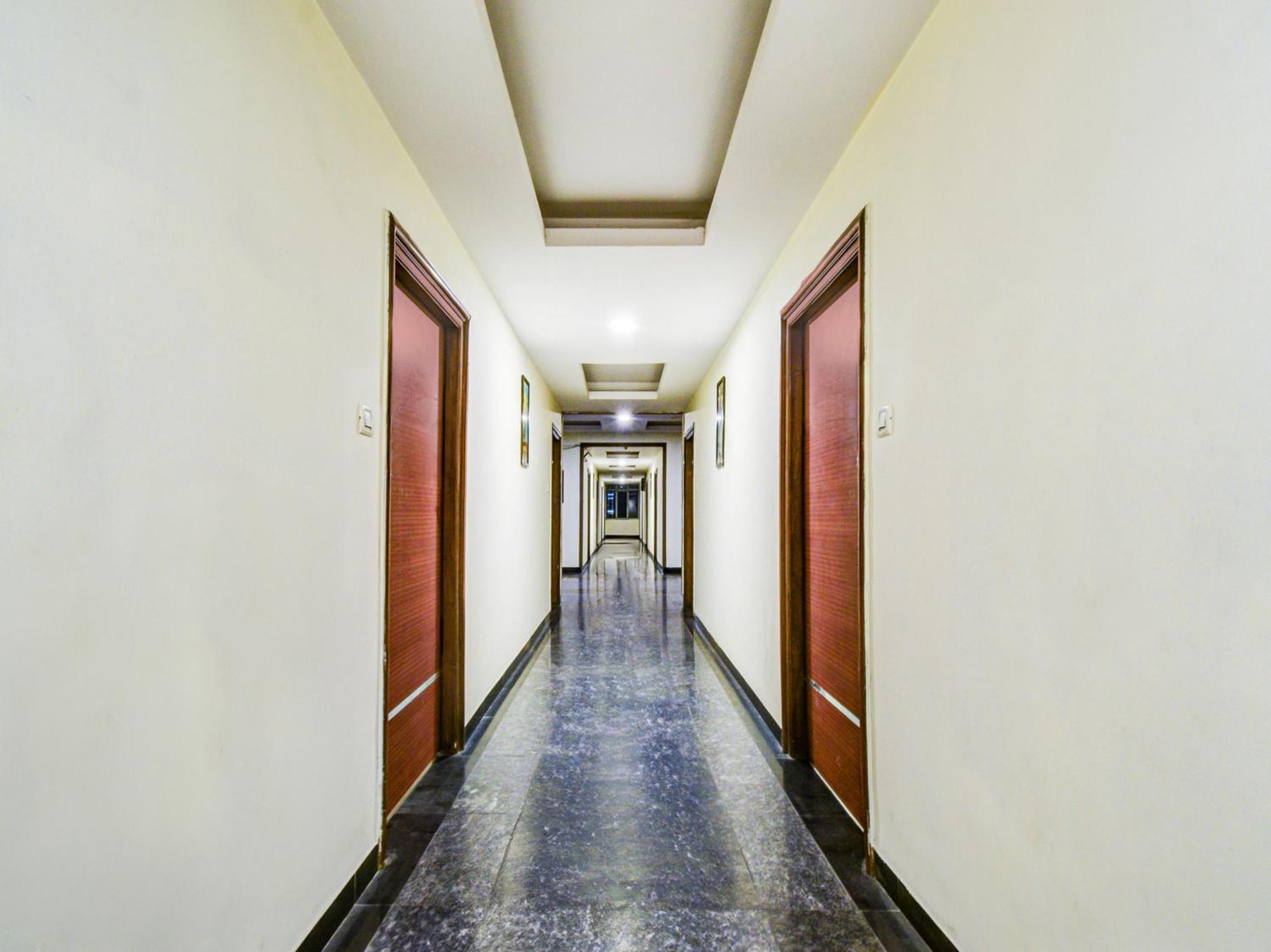 Super Townhouse Red Hills Lakdikapul Formerly Sitara Grand Hyderabad