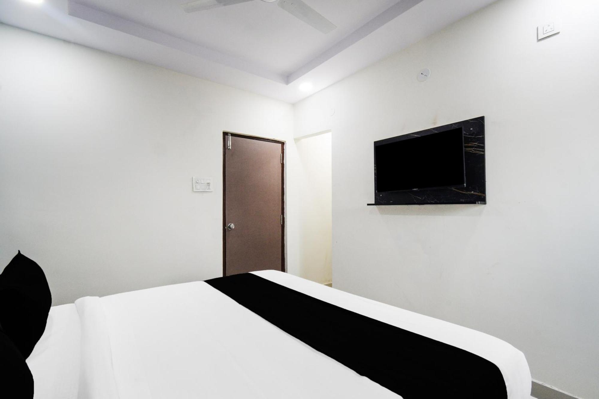 O Sbr Hafeezpet Hotel