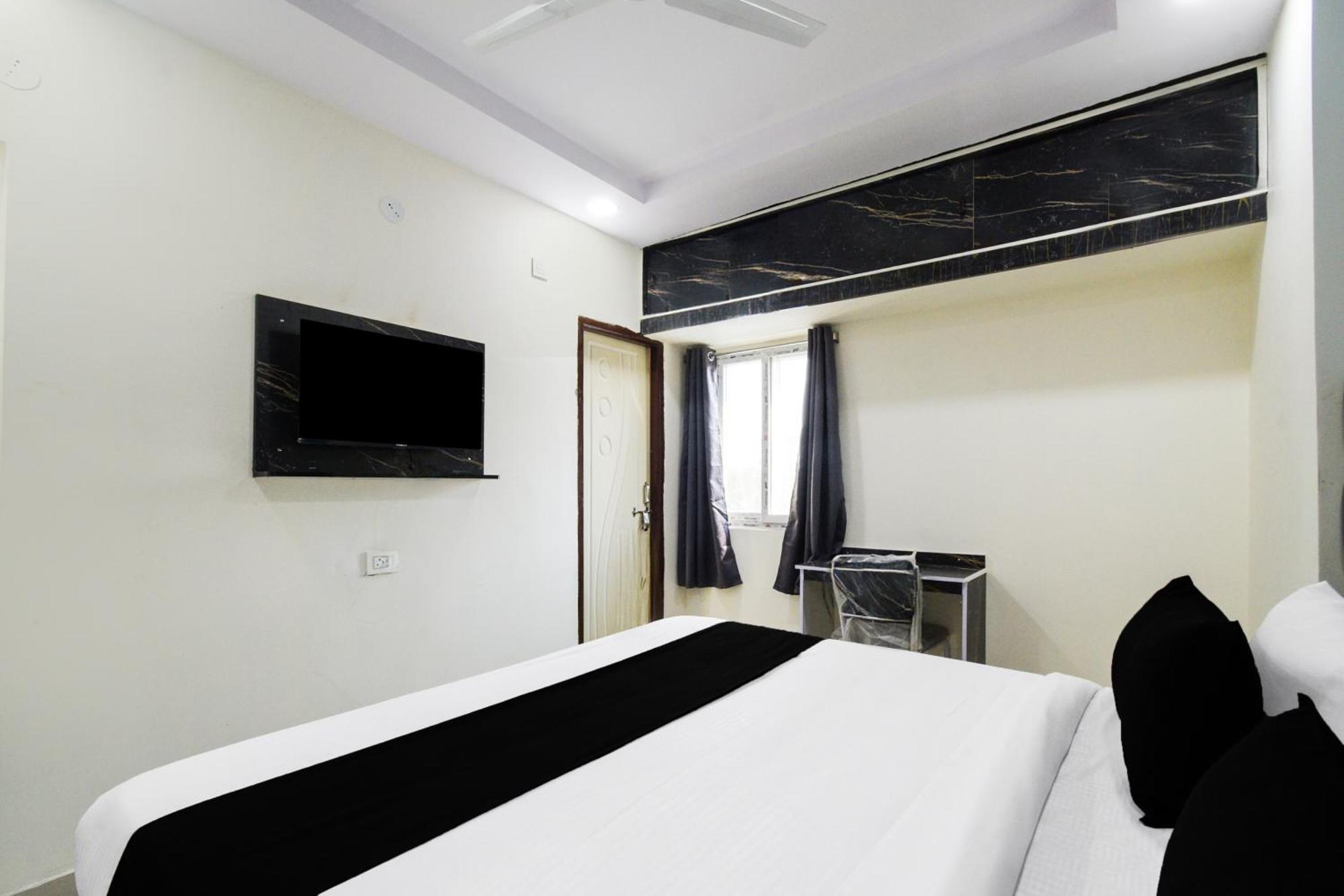 Hotel O Sbr Hafeezpet 3*