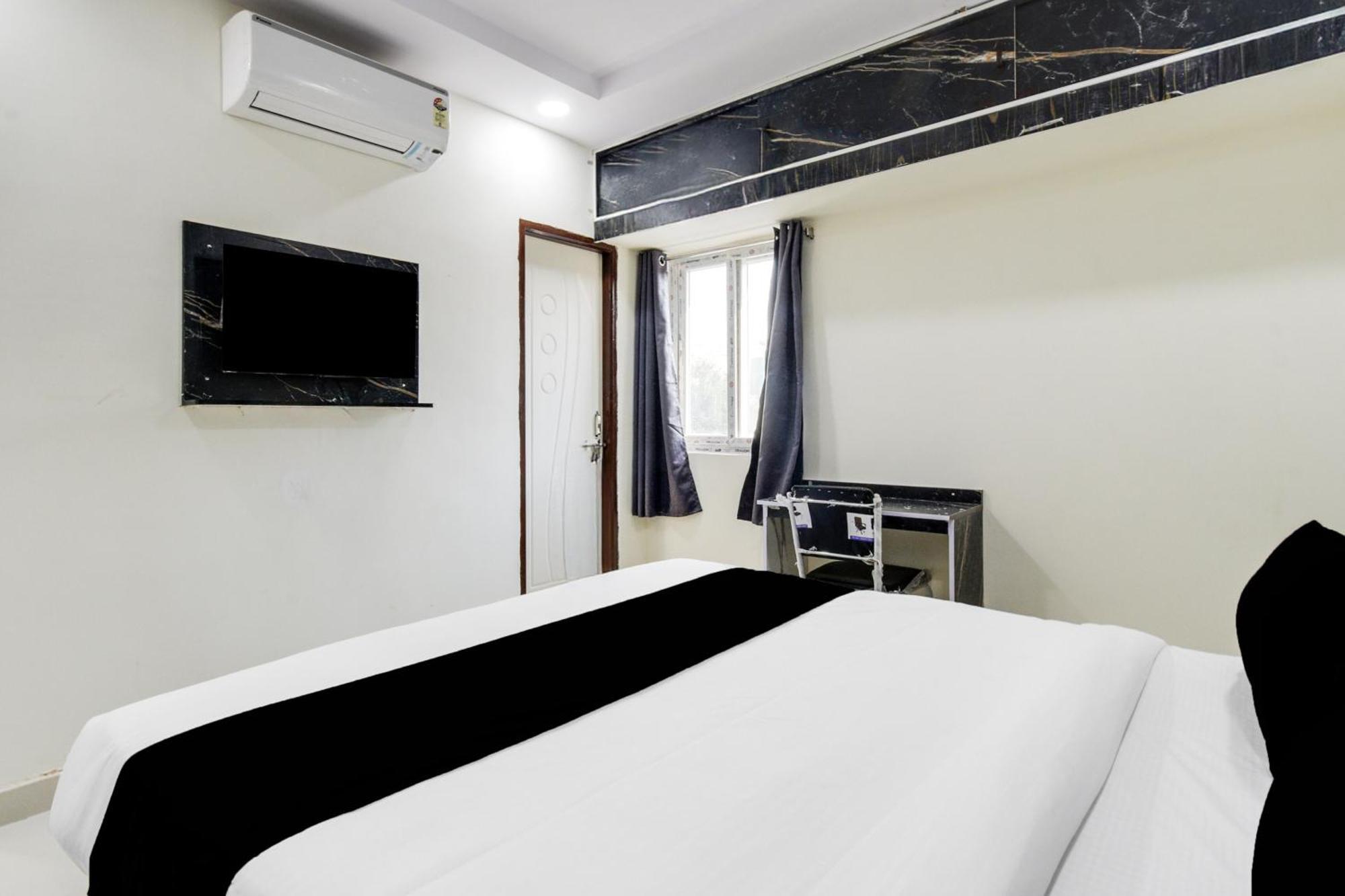 Hotel O Sbr Hafeezpet 3*
