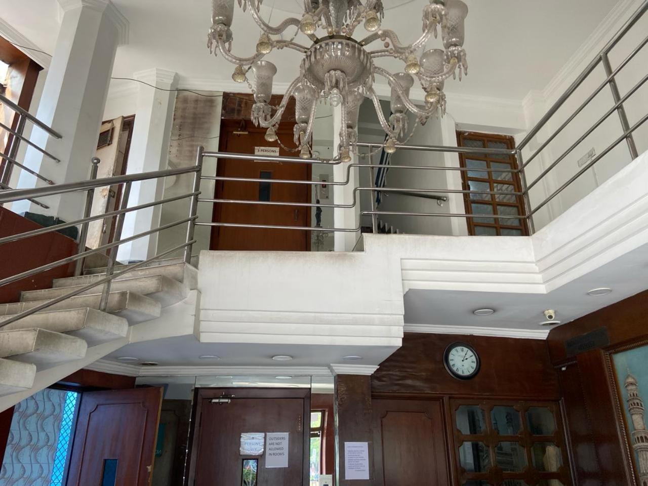 Blossoms Rooms- Beside Care Hospital- Banjara Hills Hotel