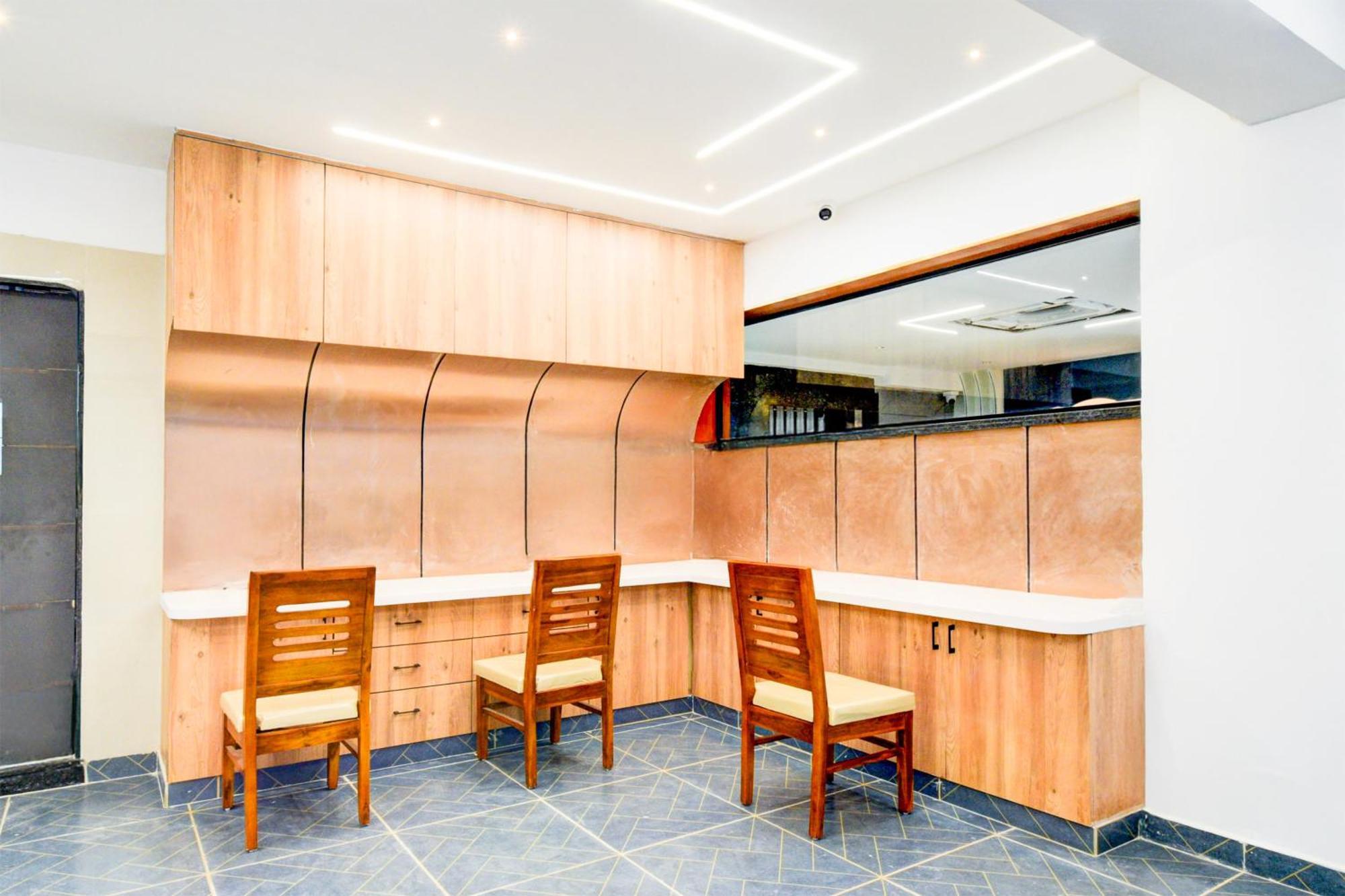 Hotel Super Townhouse Aarav Business