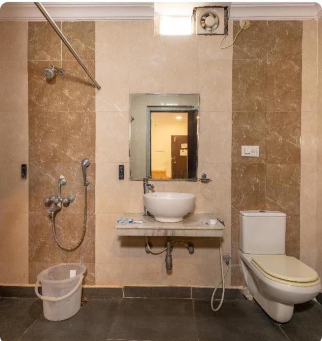 Blossoms Abhi Residency- Opp Hitex Charminar Arch