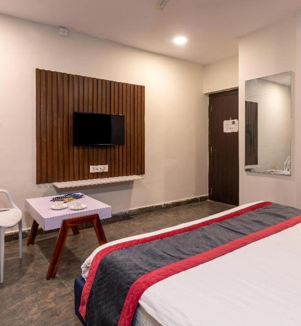 Blossoms Abhi Residency- Opp Hitex Charminar Arch 3*