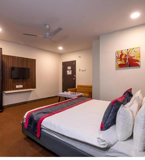 Blossoms Abhi Residency- Opp Hitex Charminar Arch Hyderabad