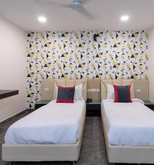 Hotel Blossoms Abhi Residency- Opp Hitex Charminar Arch Hyderabad