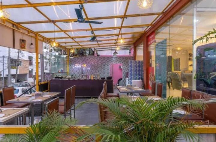 Blossoms Abhi Residency- Opp Hitex Charminar Arch Hotel